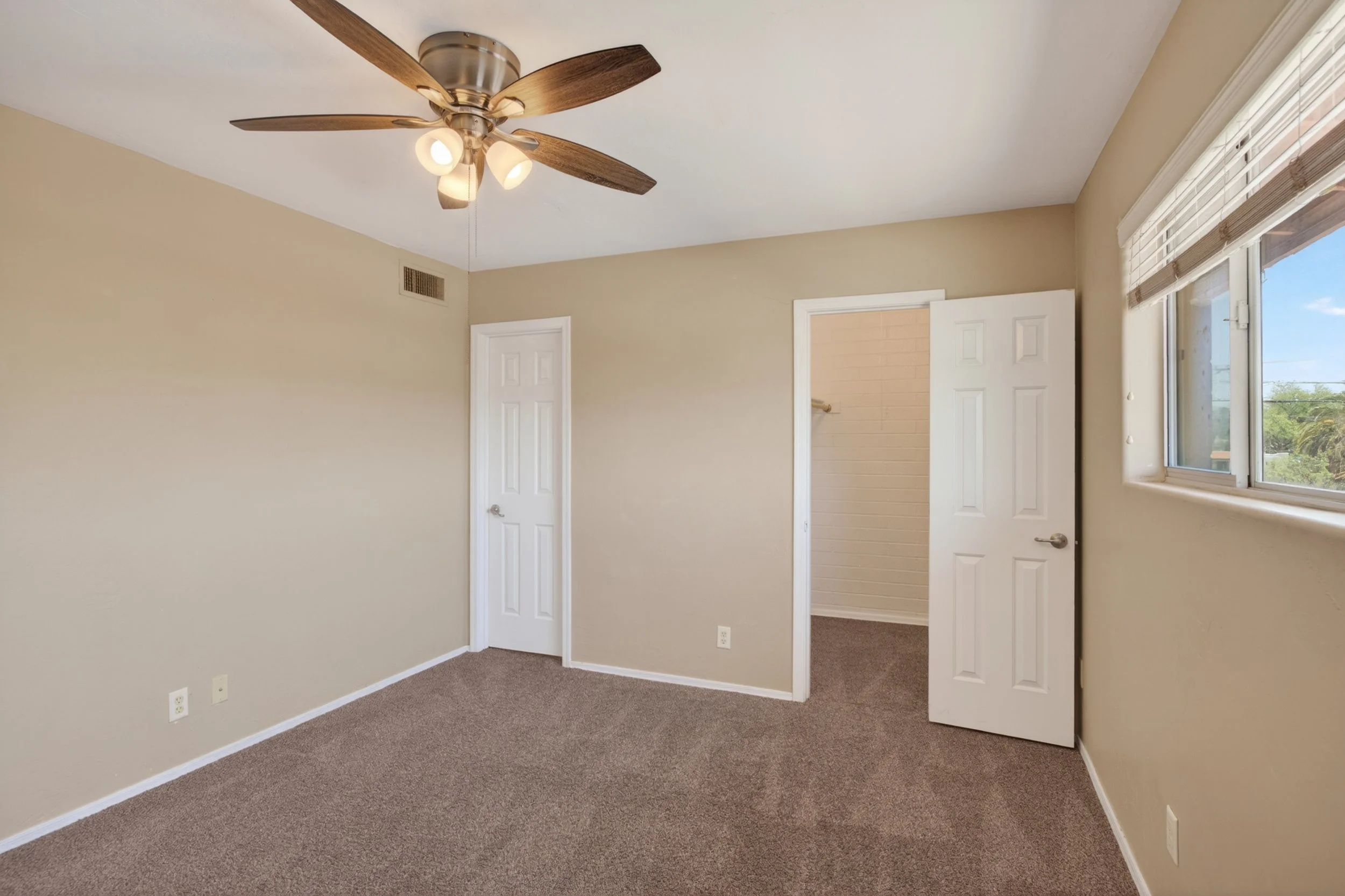 19 Bedroom 1 photo b.jpg