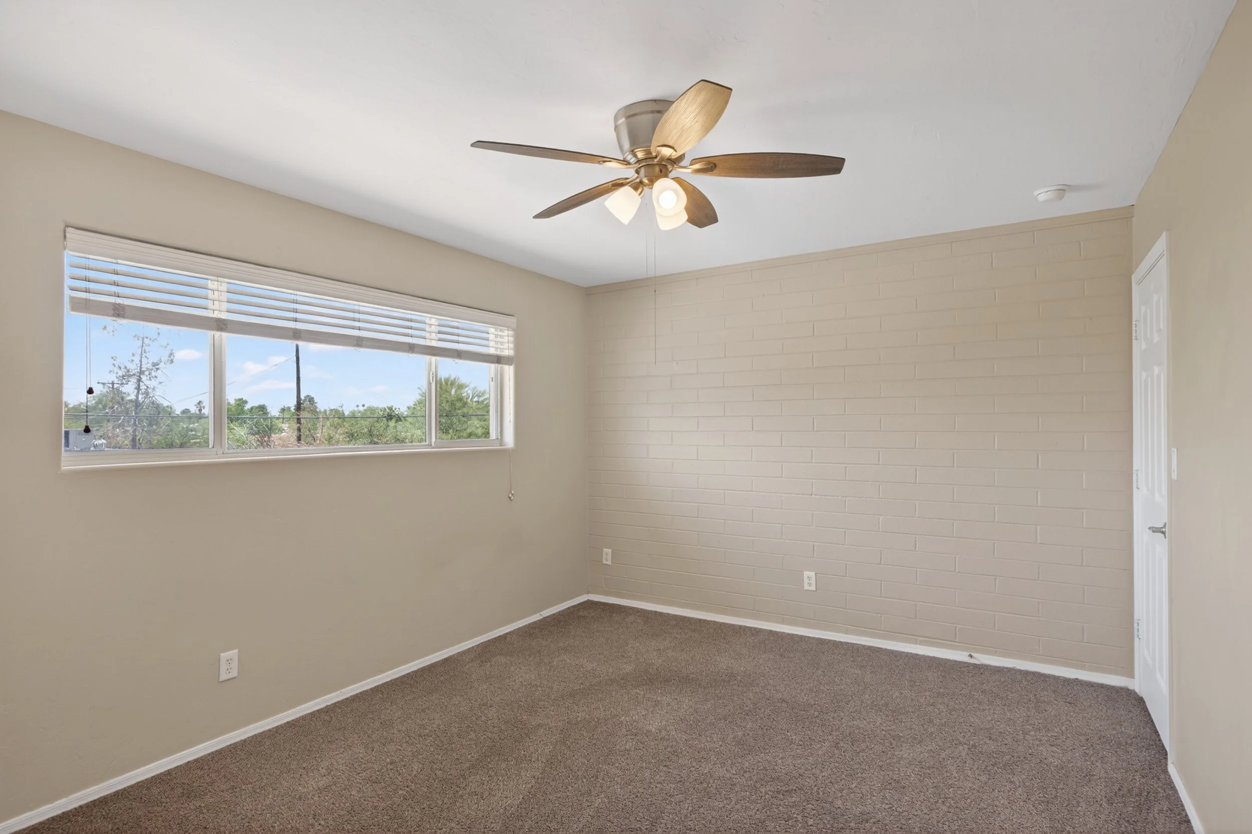 21 Bedroom 1 photo d.jpg