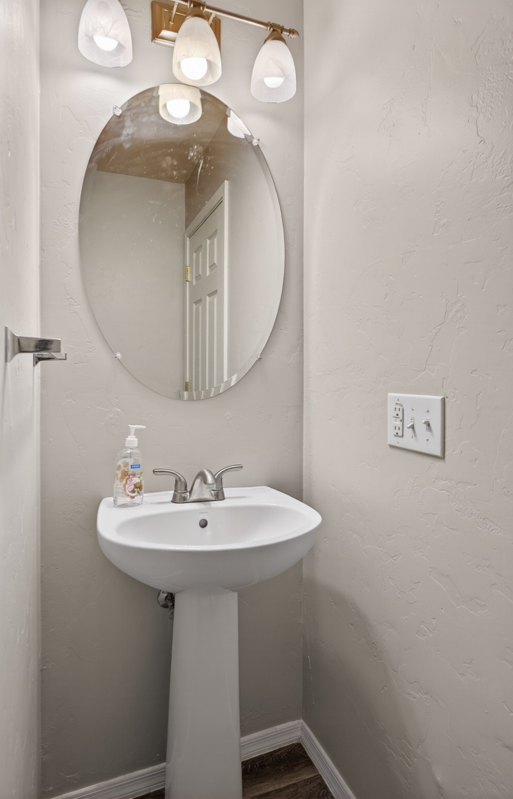 8 Bathroom 1.jpg