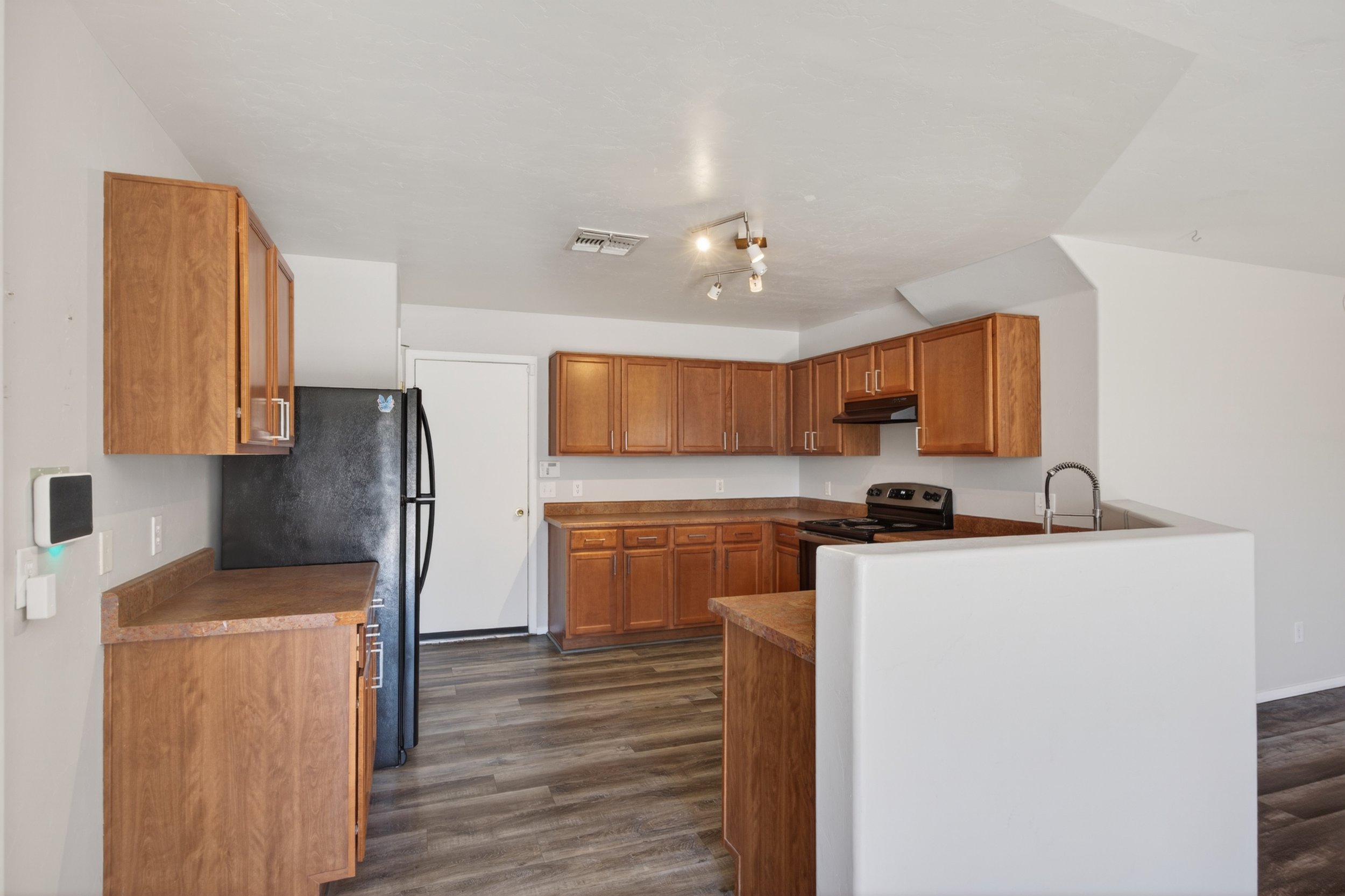 13 Kitchen photo a.jpg