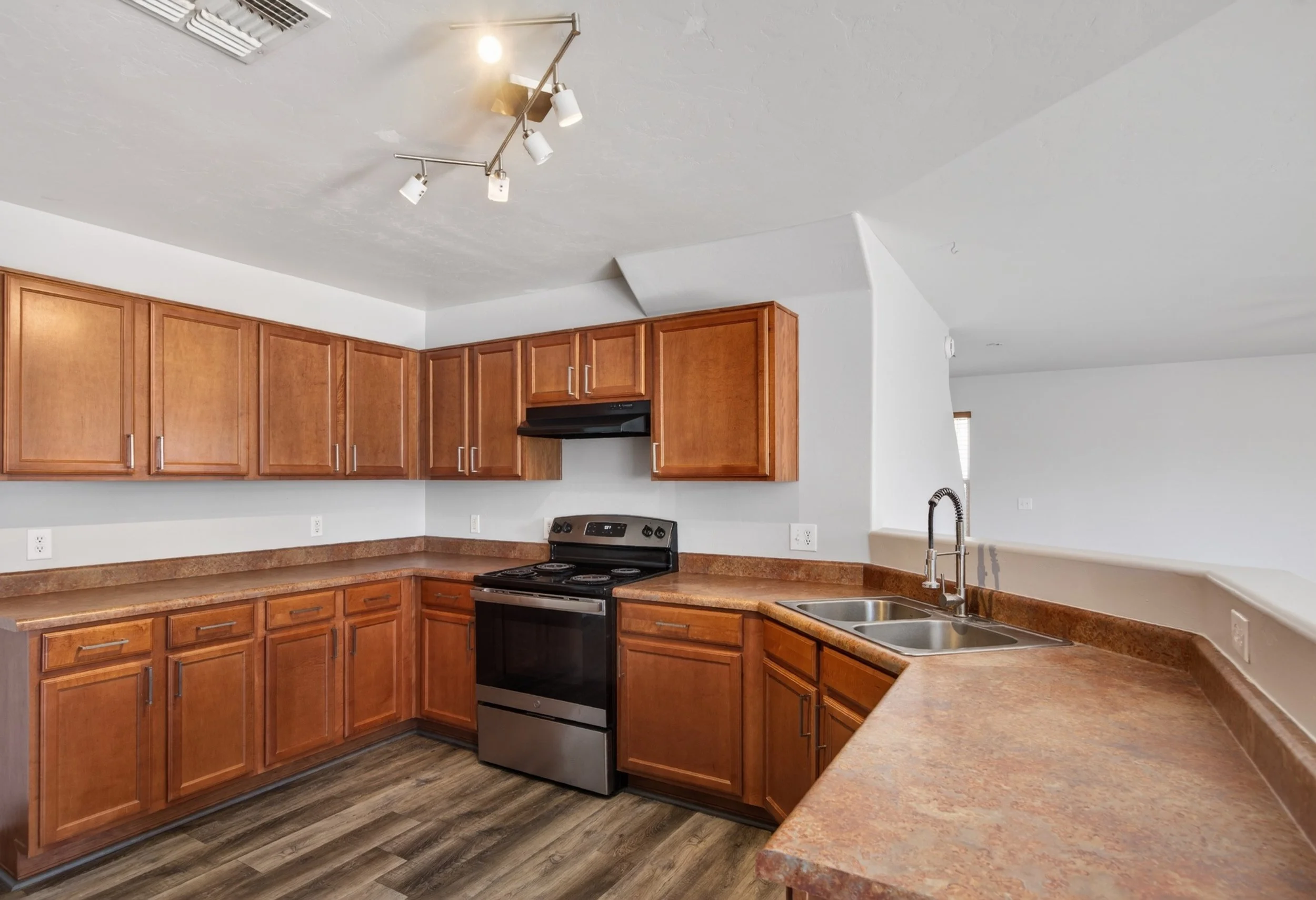 14 Kitchen photo b.jpg