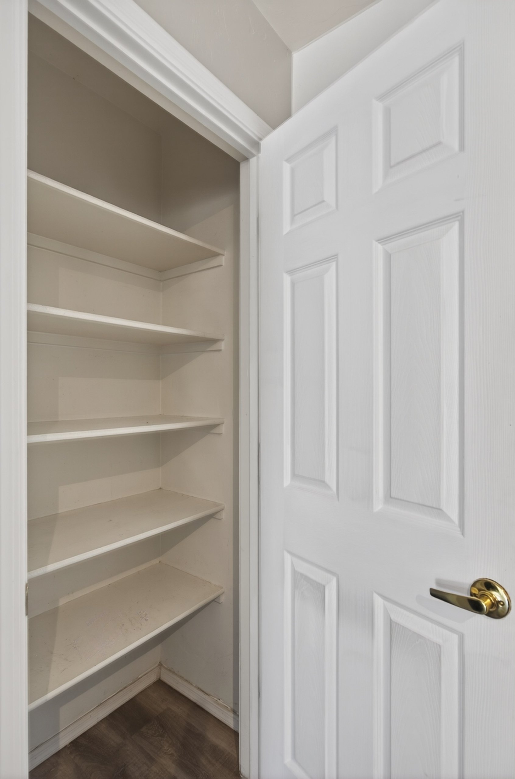 16 Pantry.jpg