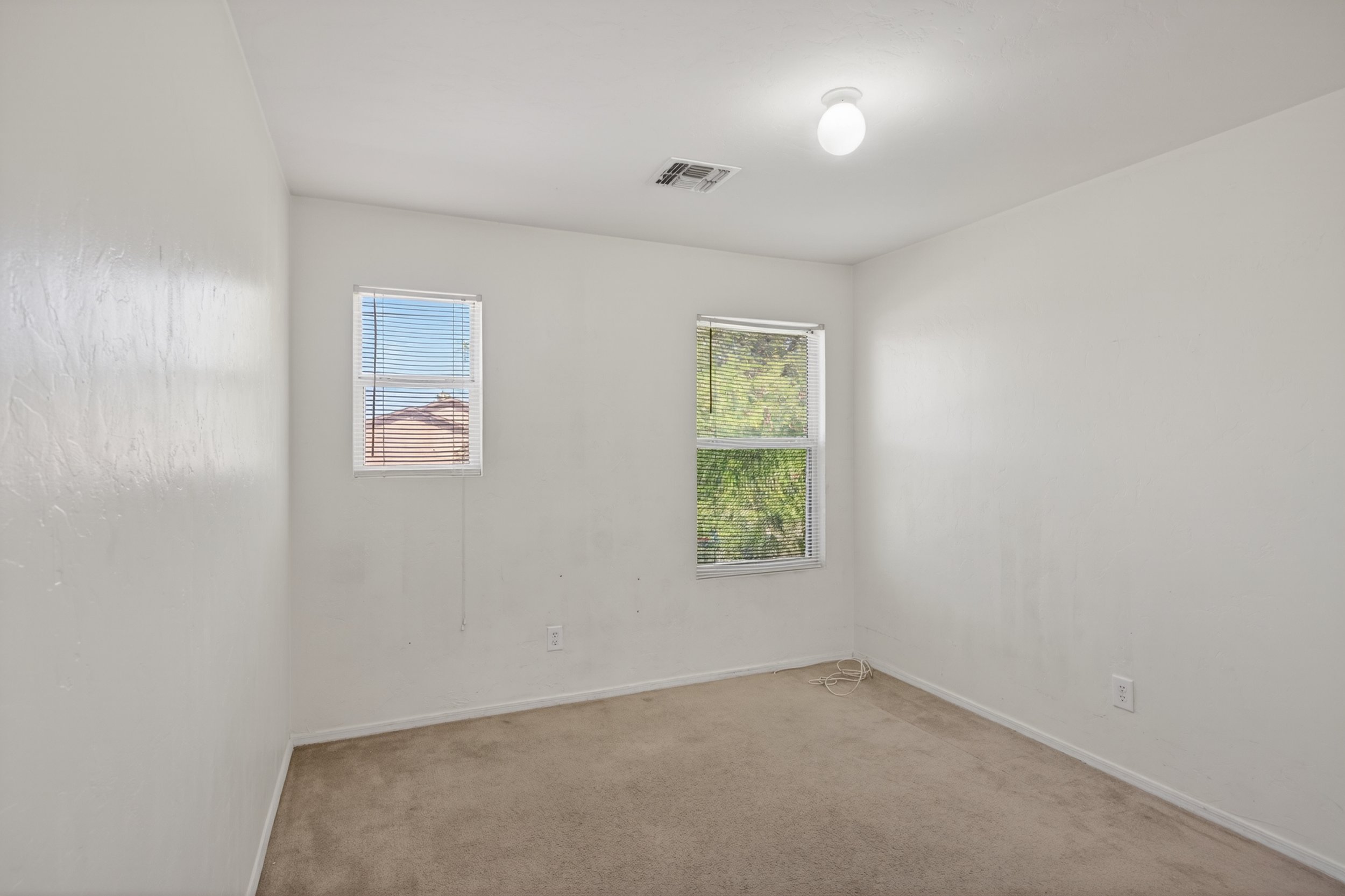 19 Bedroom 1 photo a.jpg