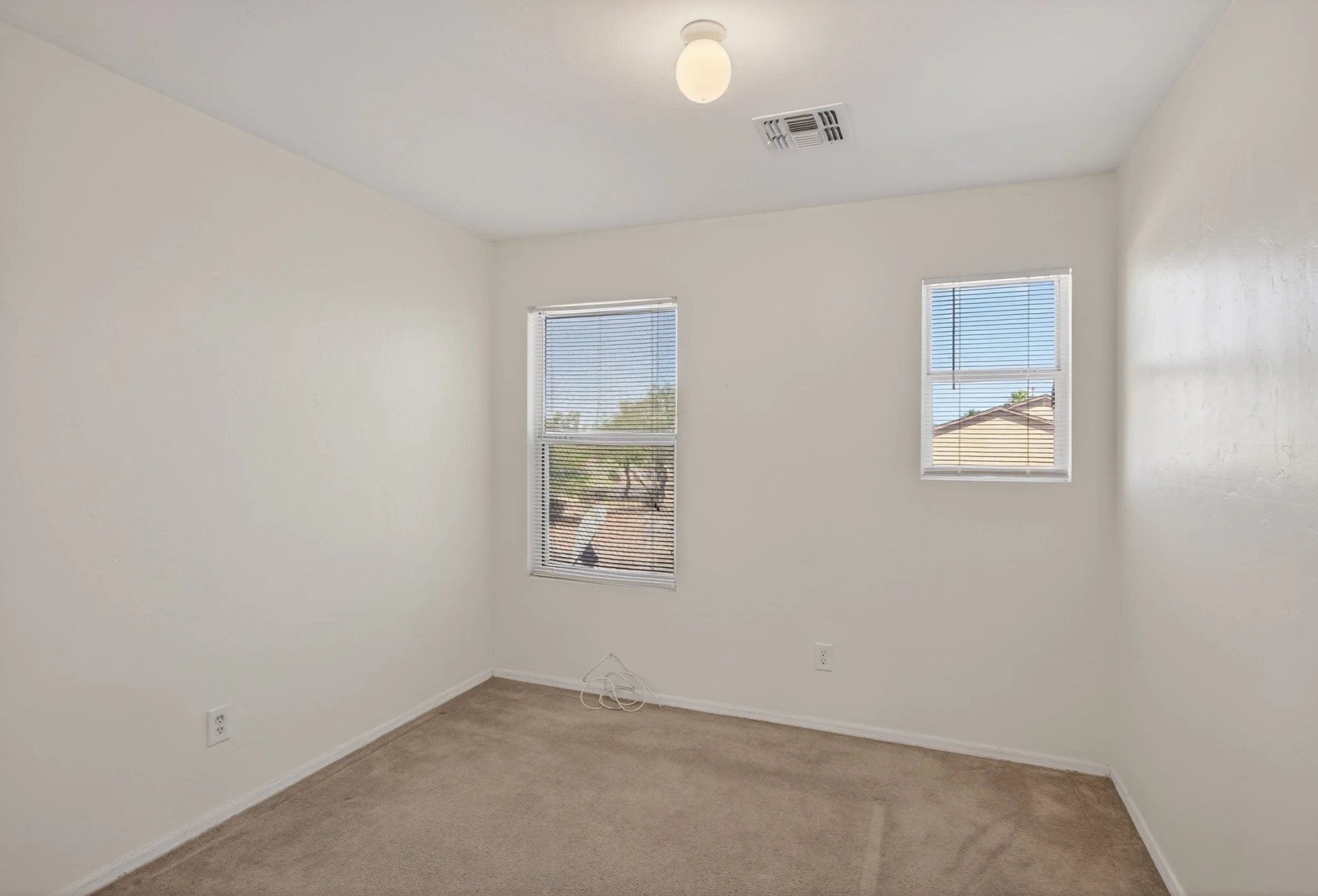 21 Bedroom 2 photo a.jpg
