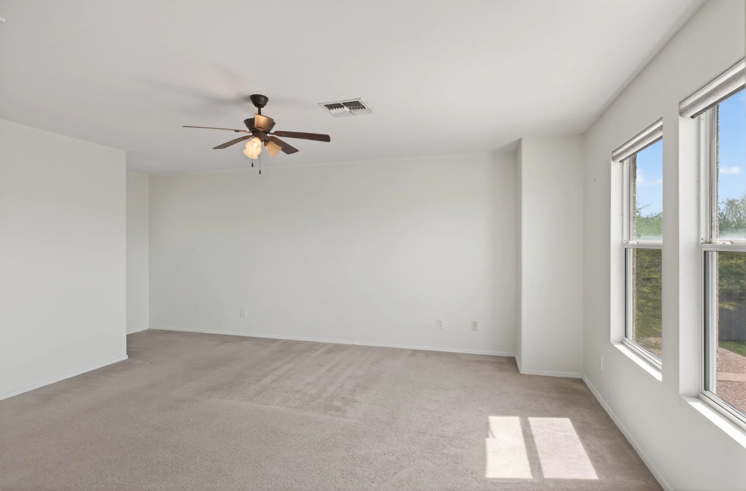 26 Main Bedroom photo b.jpg