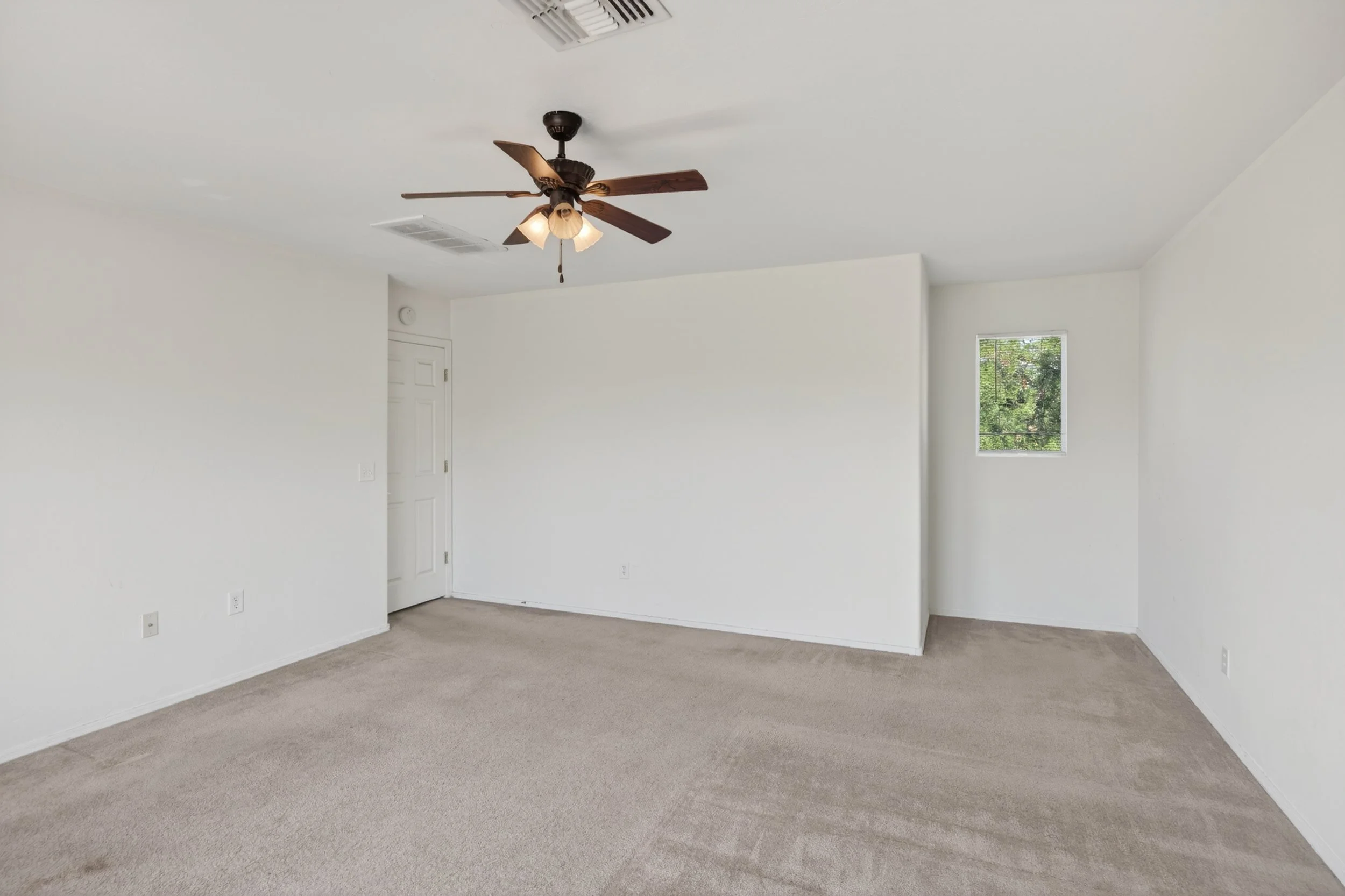 27 Main Bedroom photo c.jpg