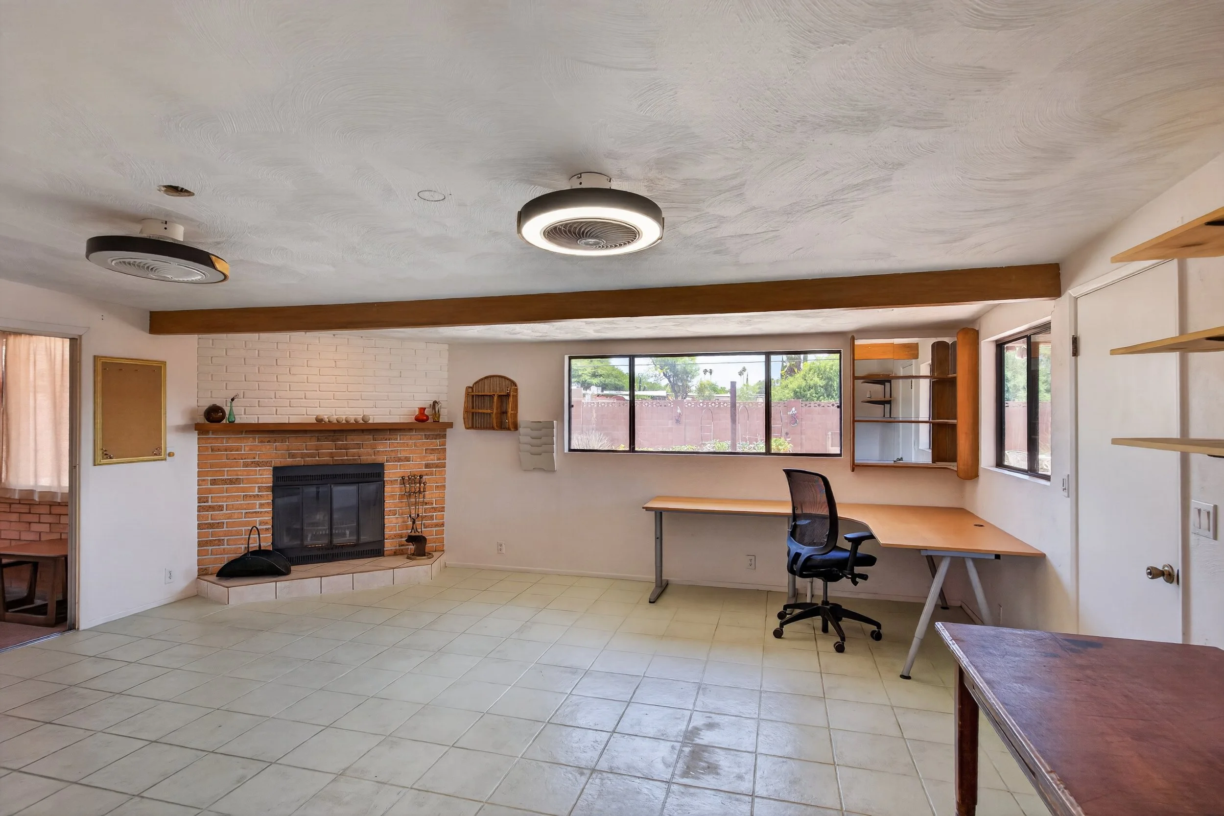 13 Family Room photo a.jpg