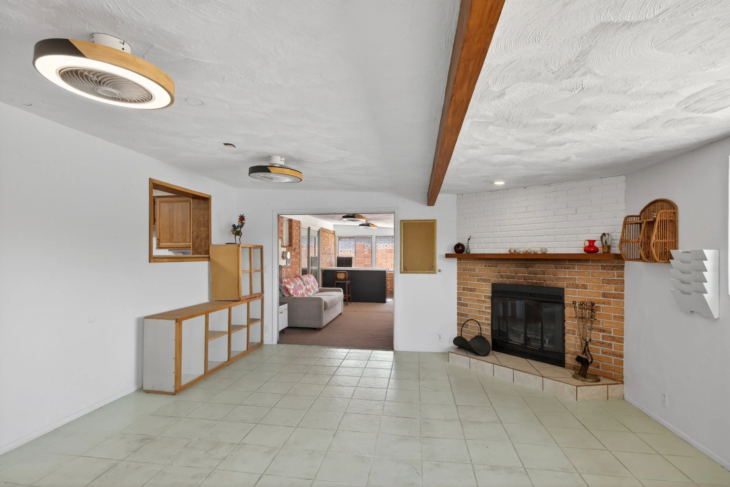 14 Family Room photo b.jpg