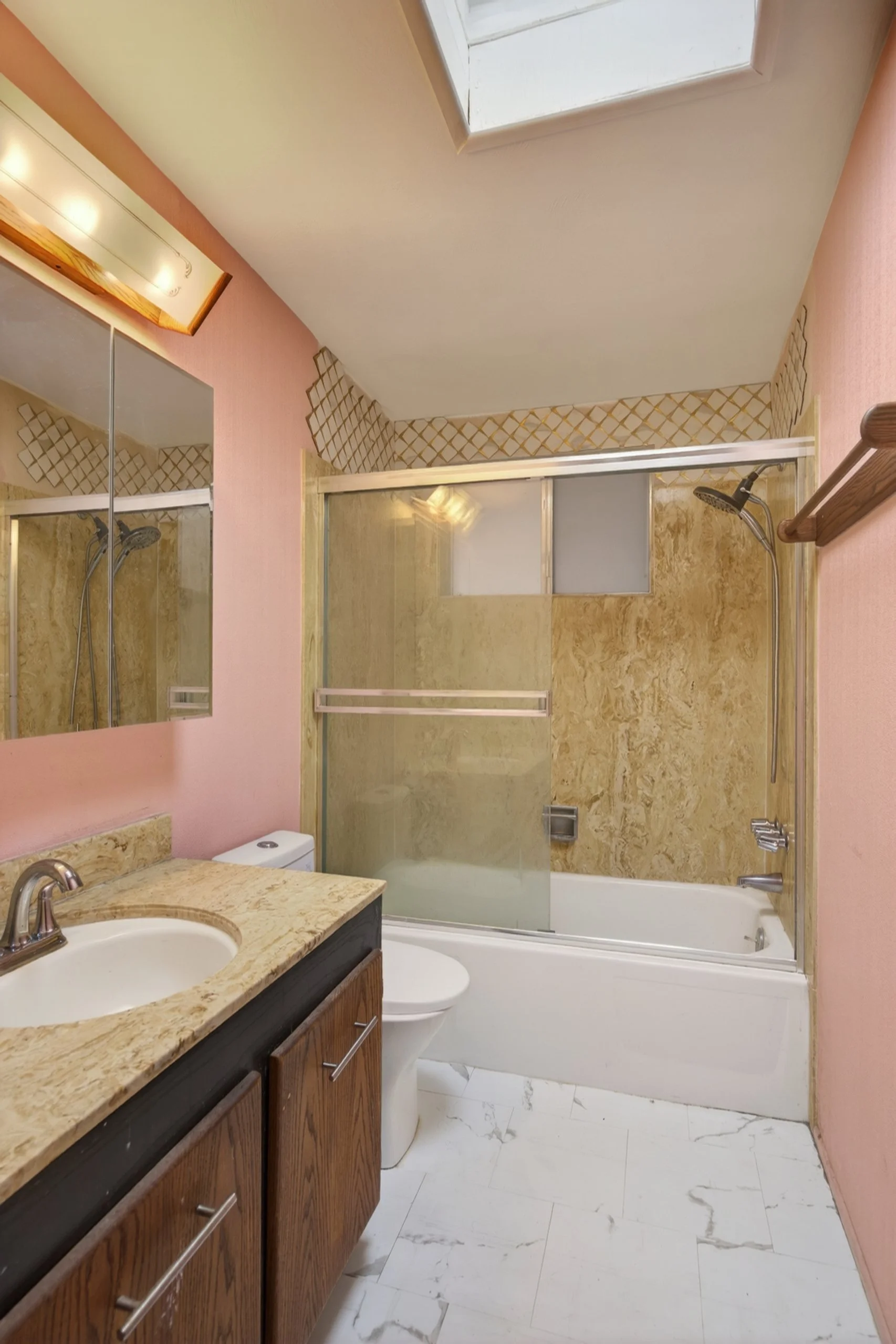 19 Bathroom.jpg
