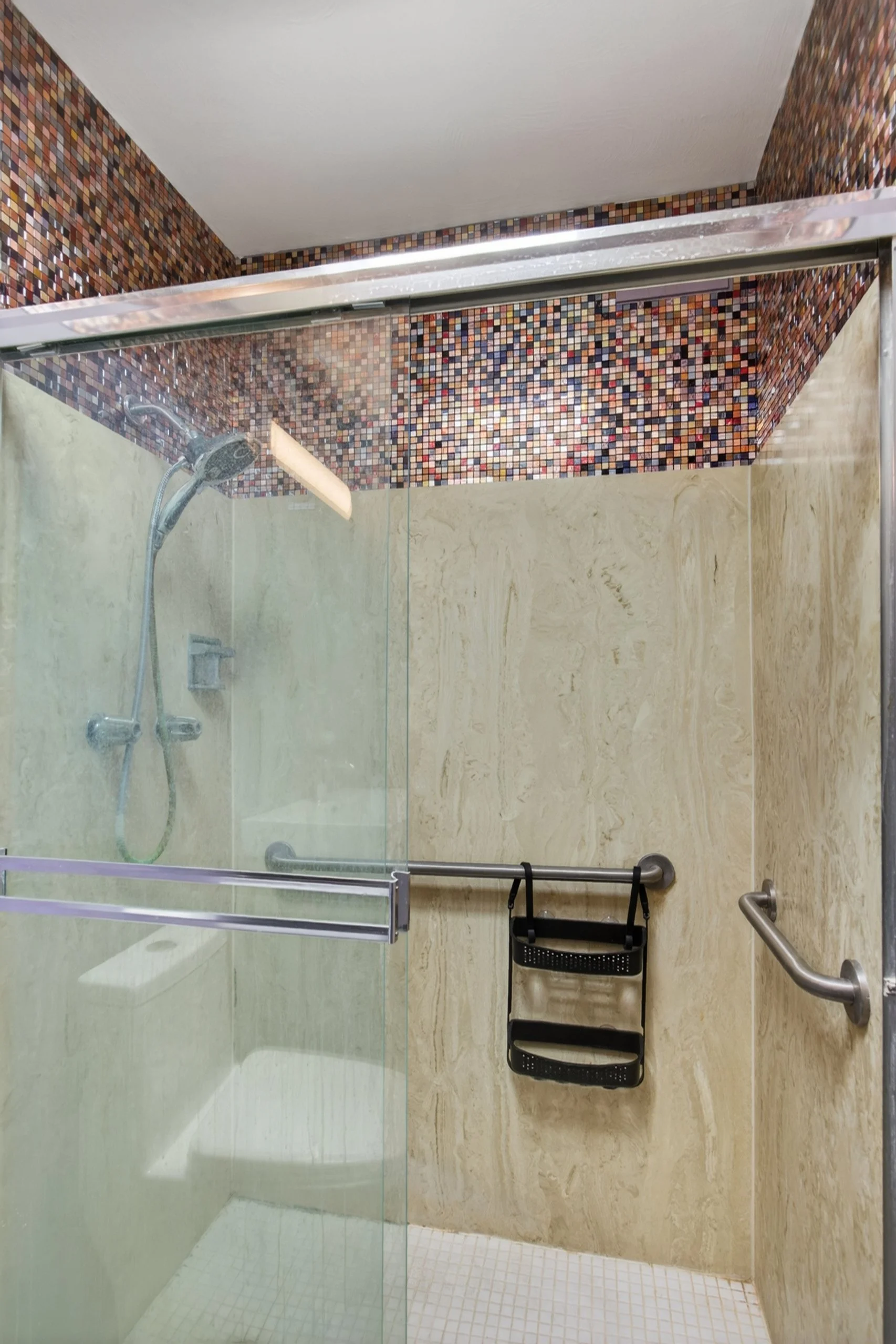 25 Main Bathroom photo b.jpg