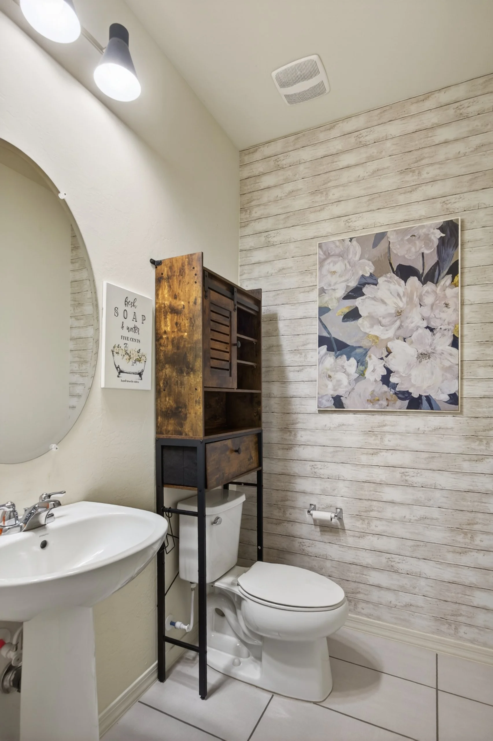 13 Bathroom 2.jpg
