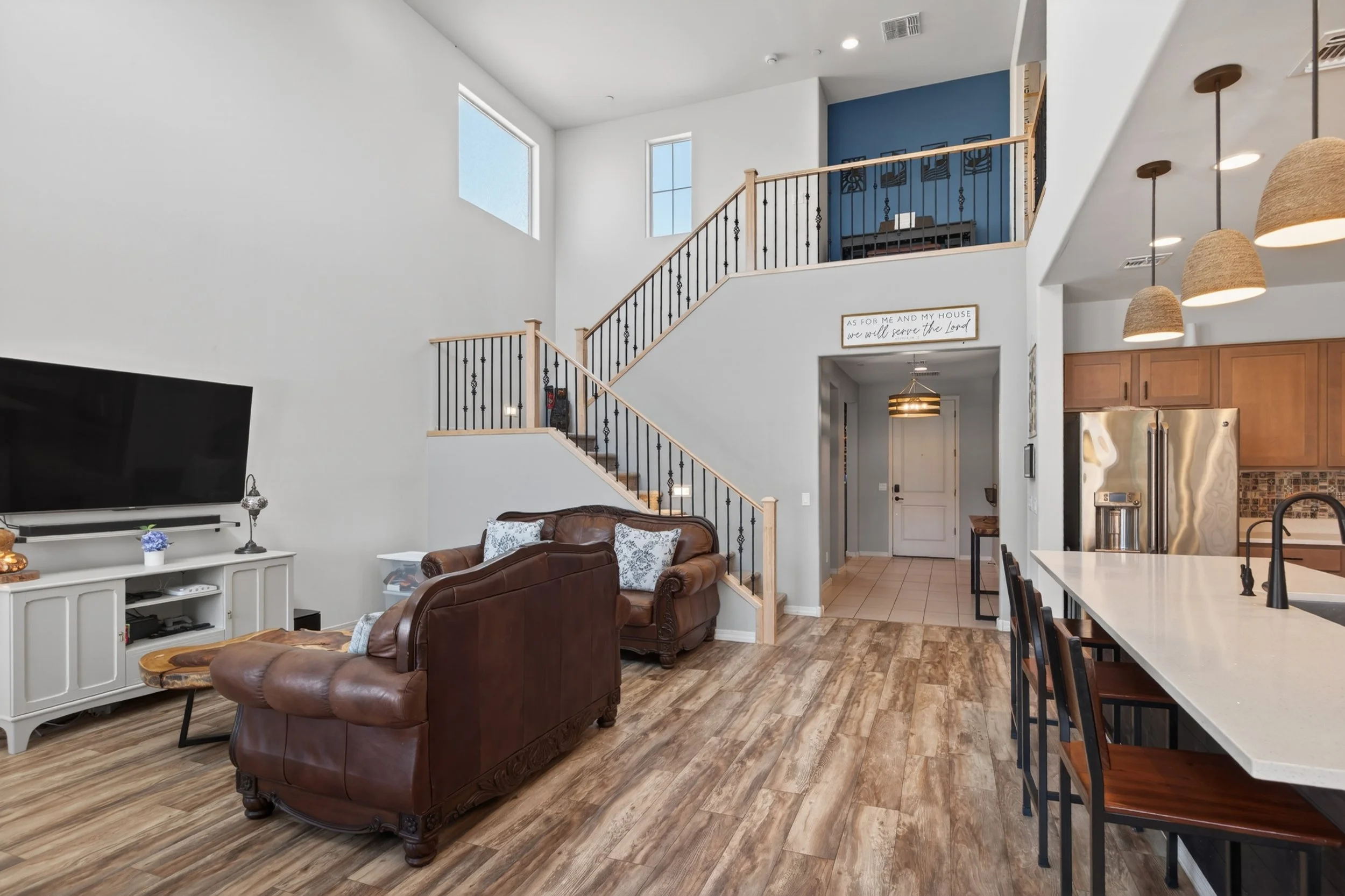17 Living Room photo d.jpg