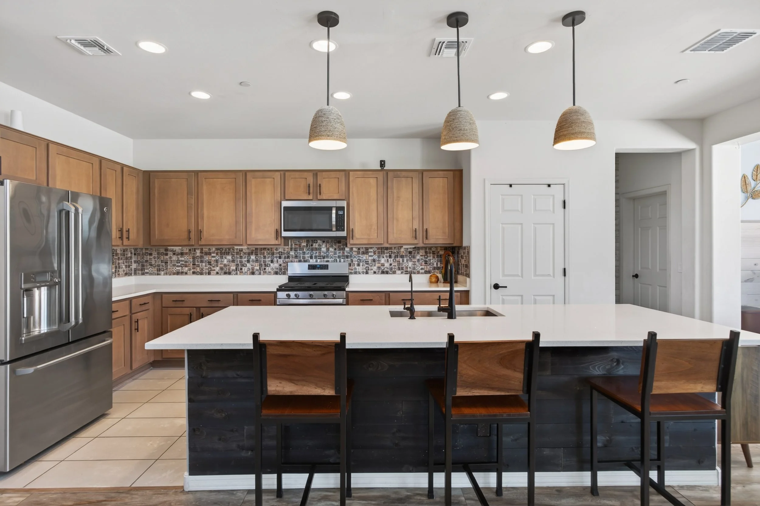 19 Kitchen photo b.jpg