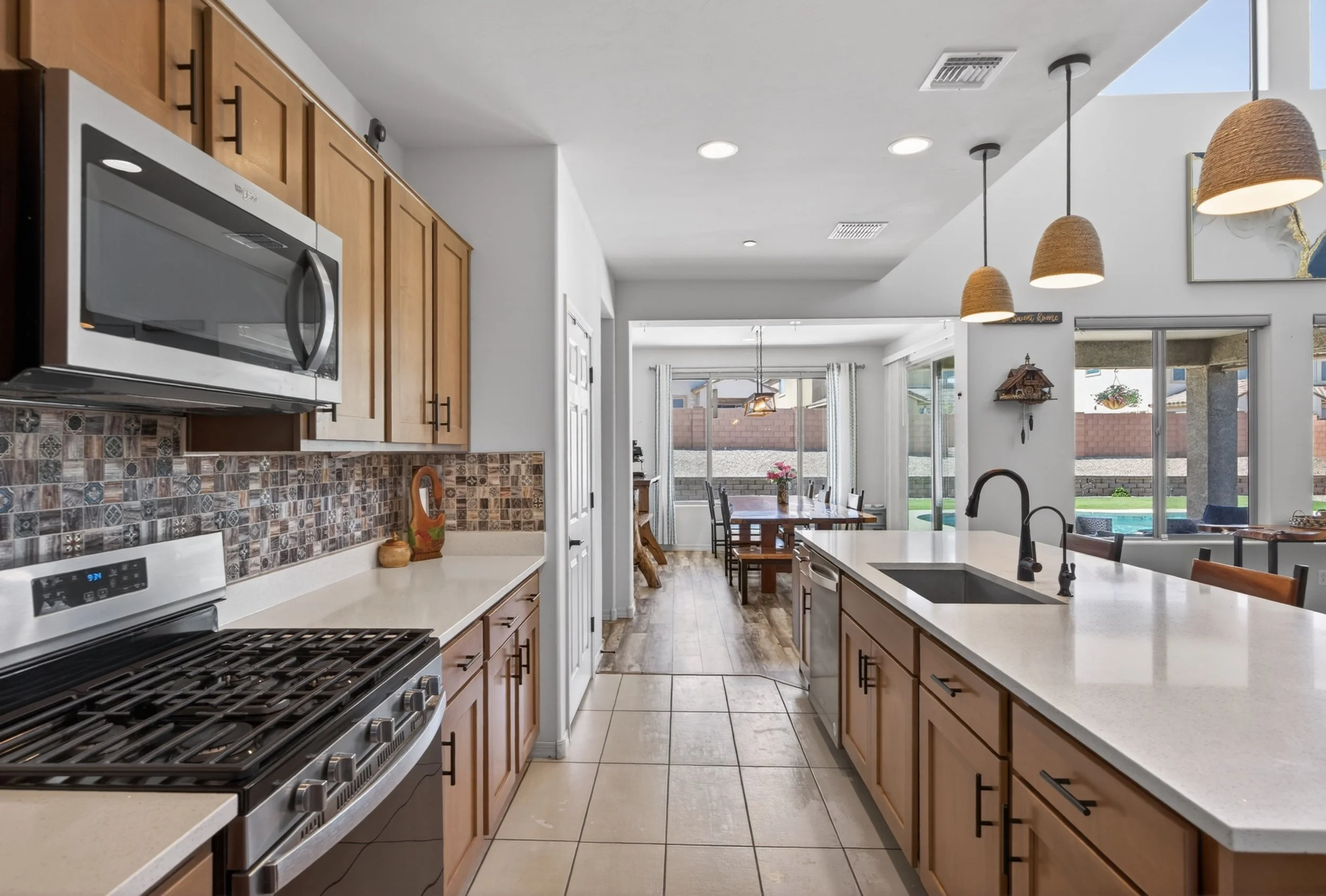22 Kitchen photo e.jpg