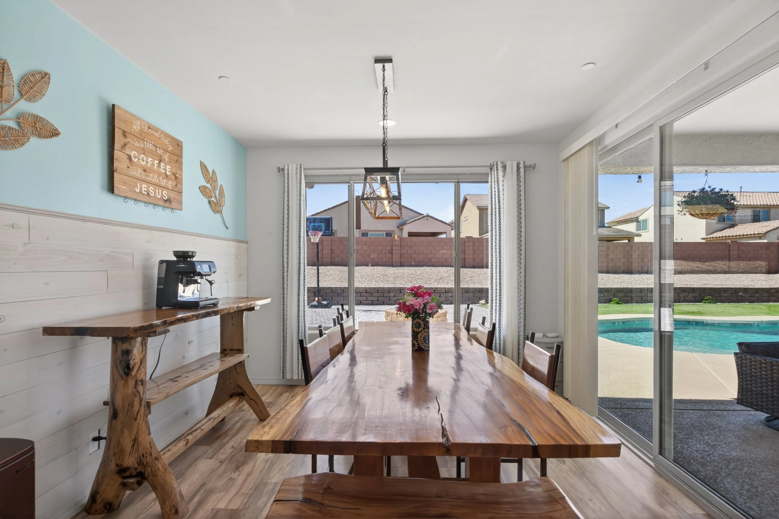 24 Dining Room photo a.jpg