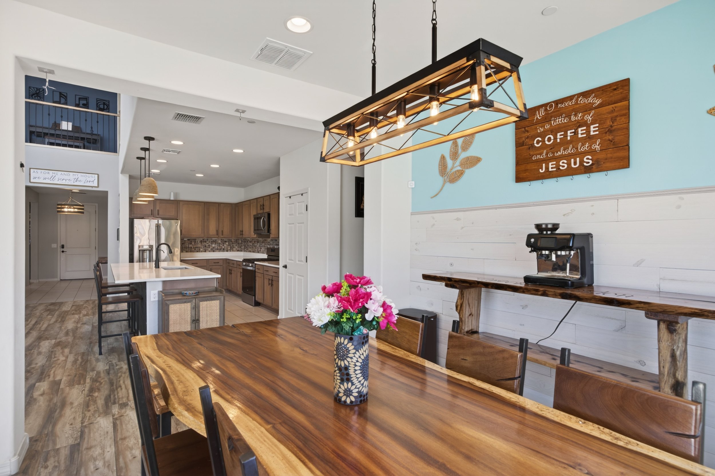 25 Dining Room photo b.jpg