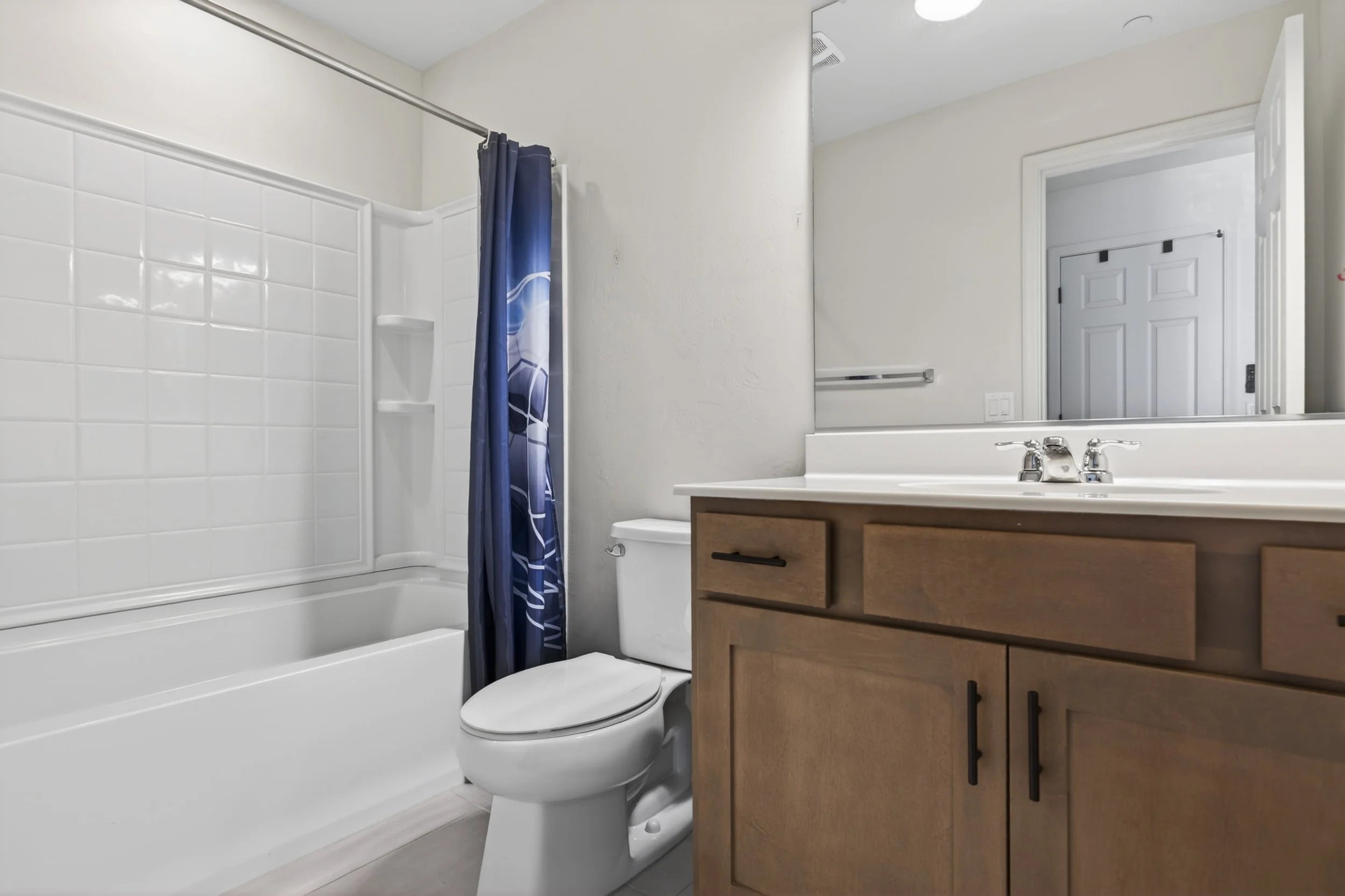 38 Bathroom 4.jpg
