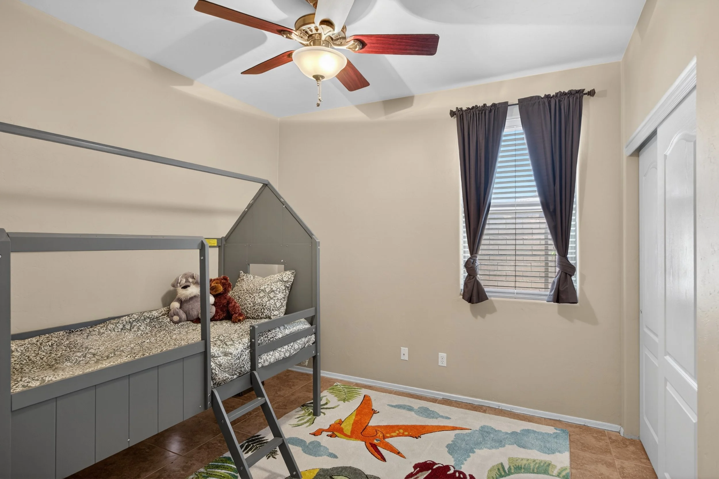 10 Bedroom 1 photo a.jpg