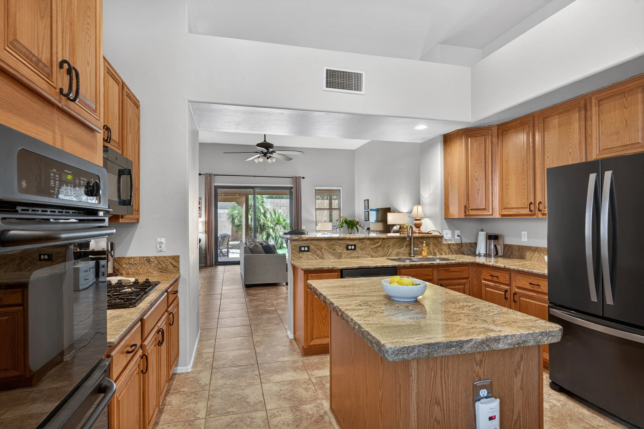 23 Kitchen photo d.jpg