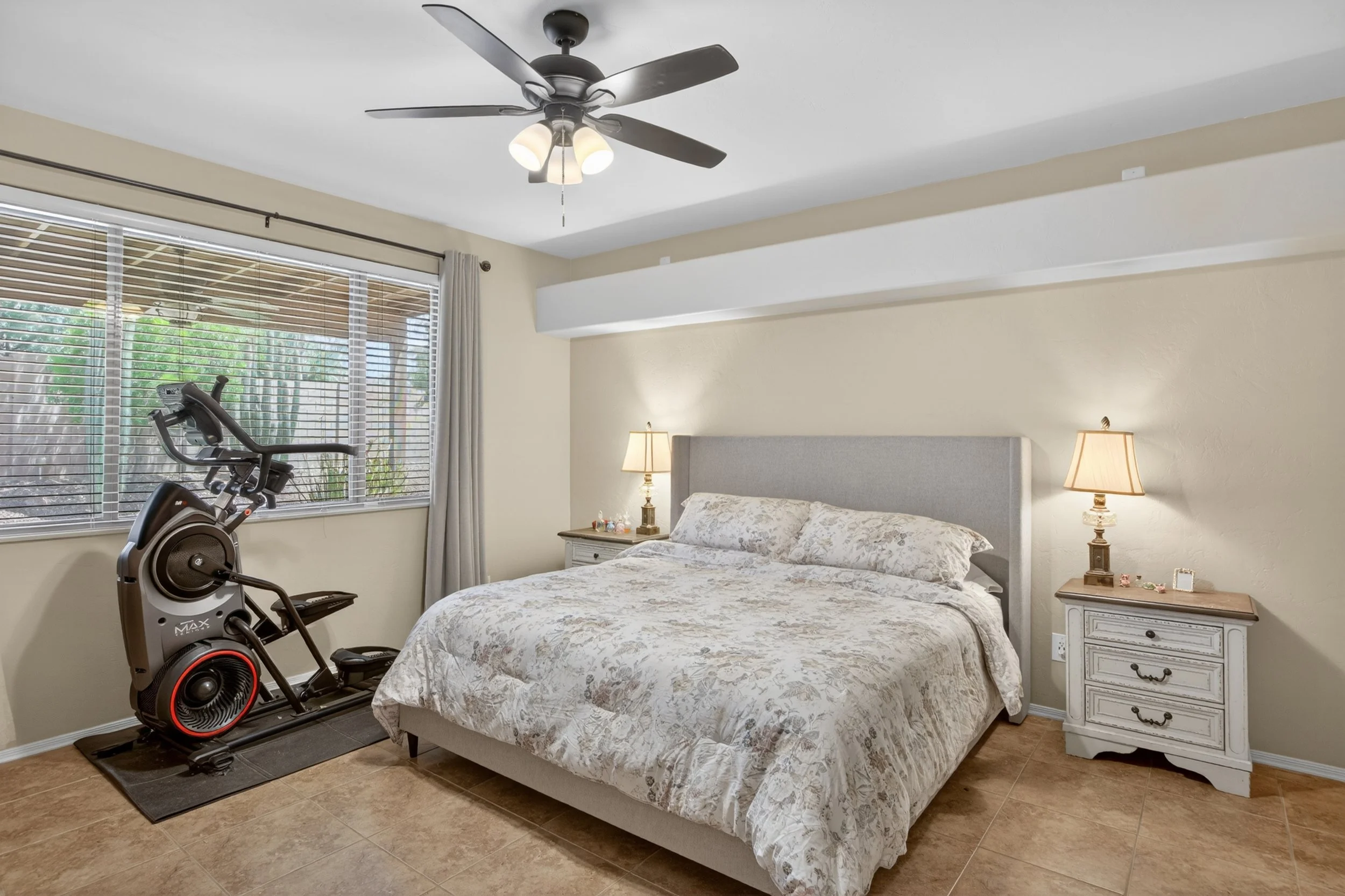 28 Main Bedroom photo b.jpg