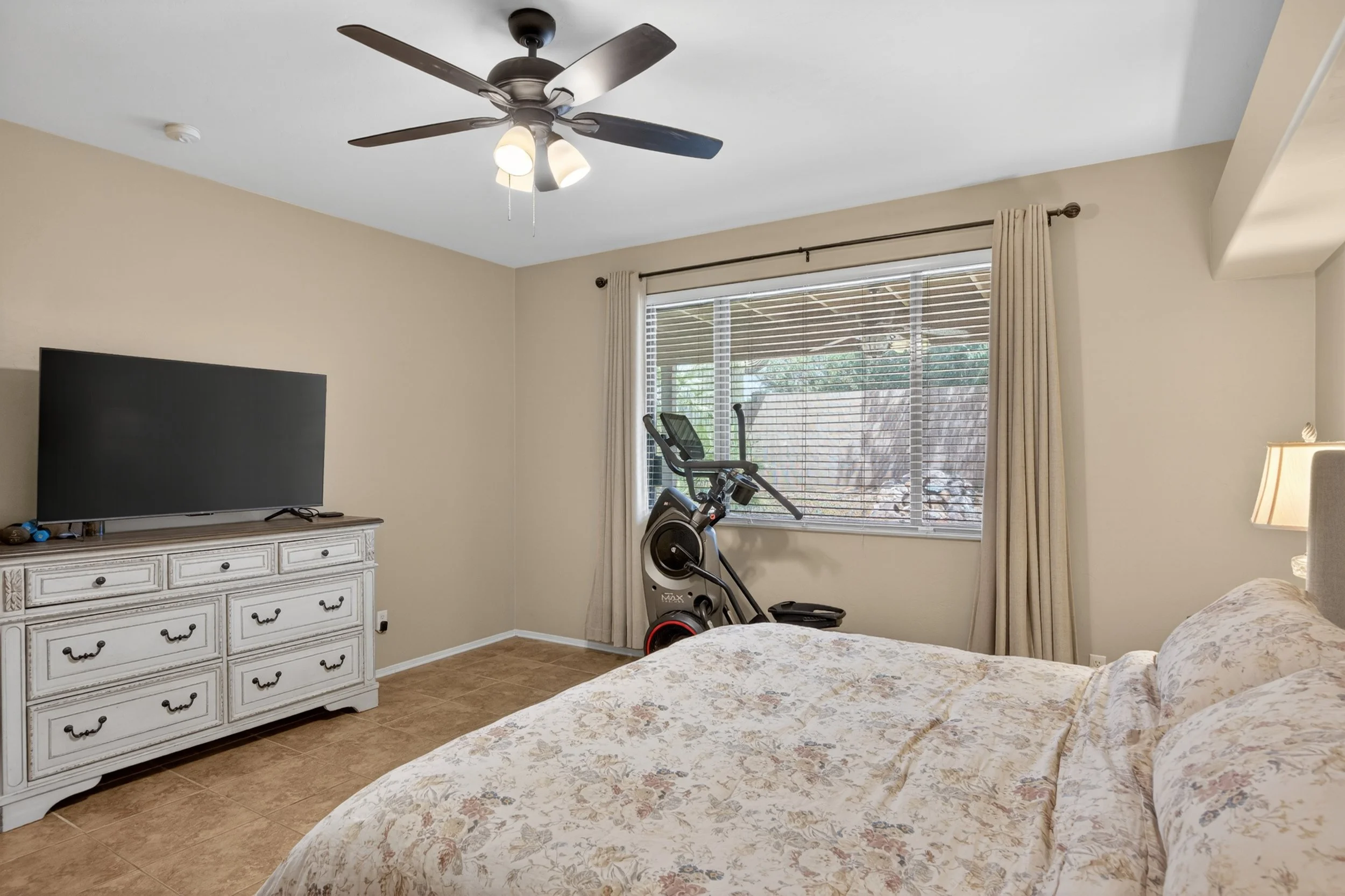 29 Main Bedroom photo c.jpg