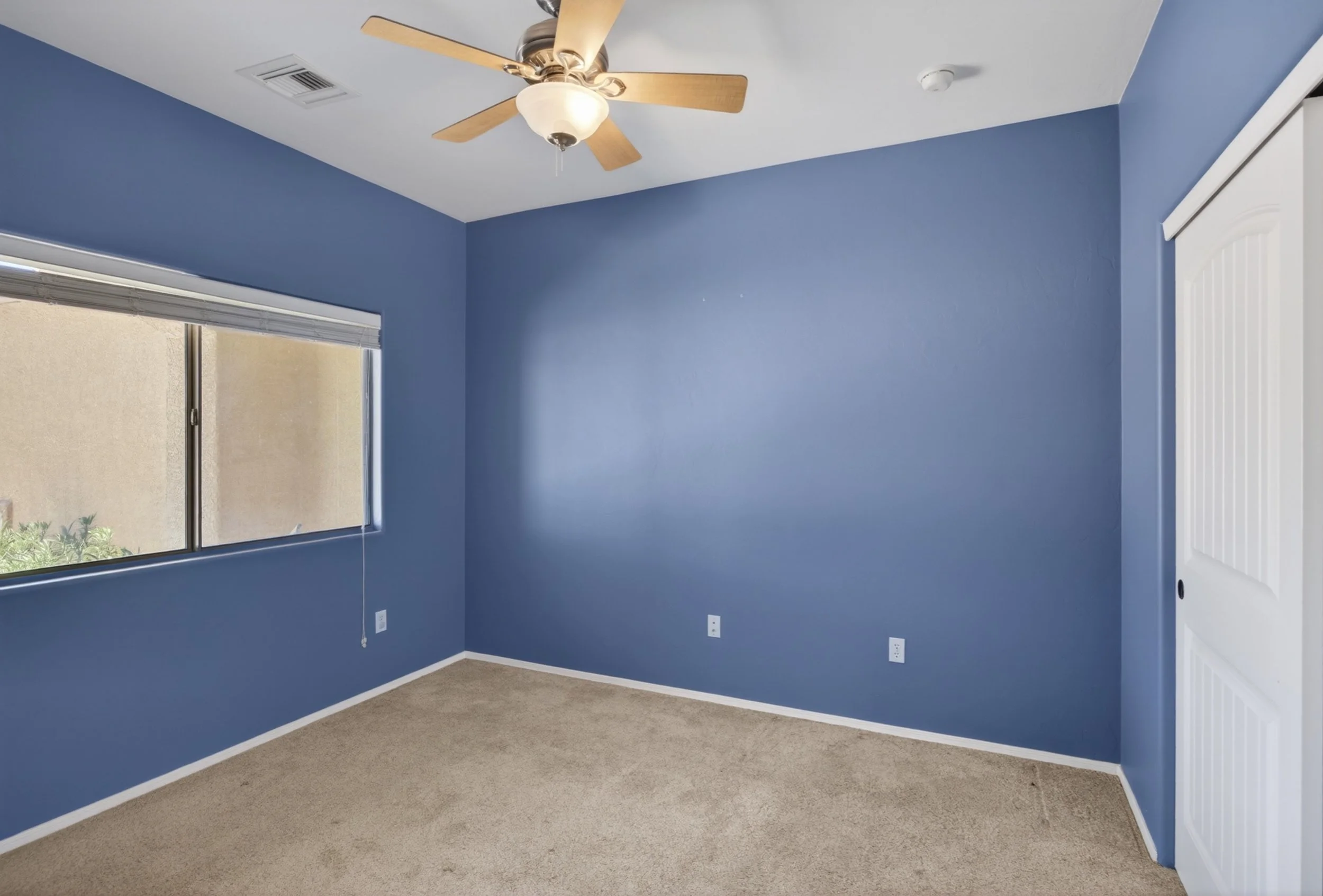 12 Bedroom 1 photo a.jpg