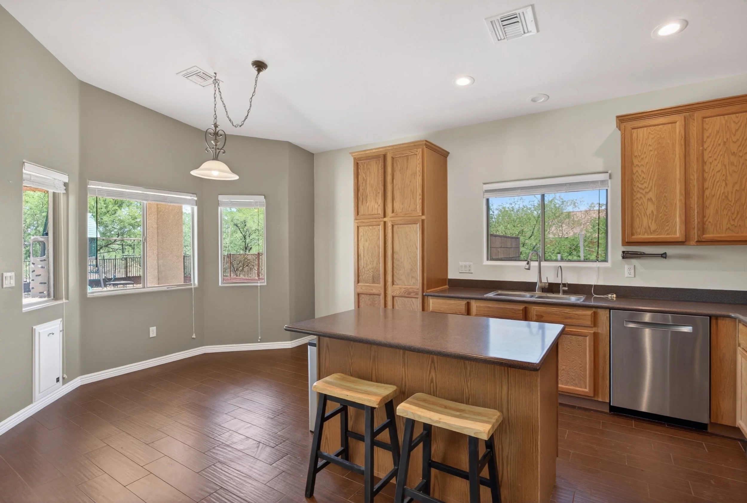 17 Kitchen photo b.jpg
