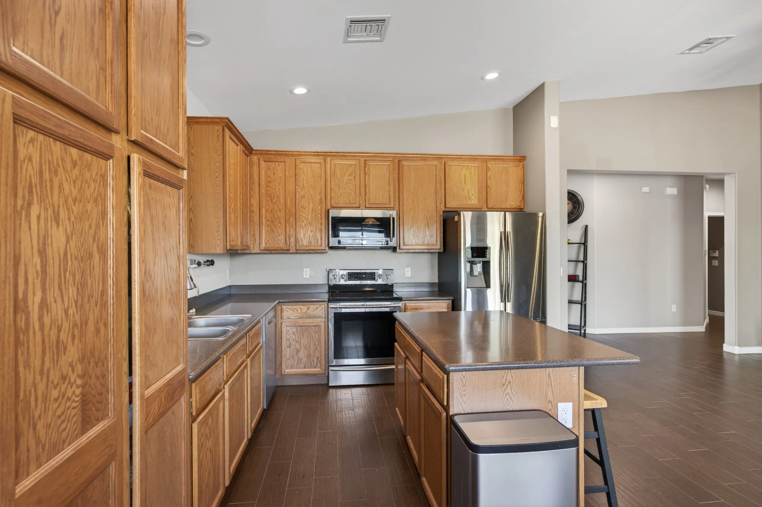 18 Kitchen photo c.jpg