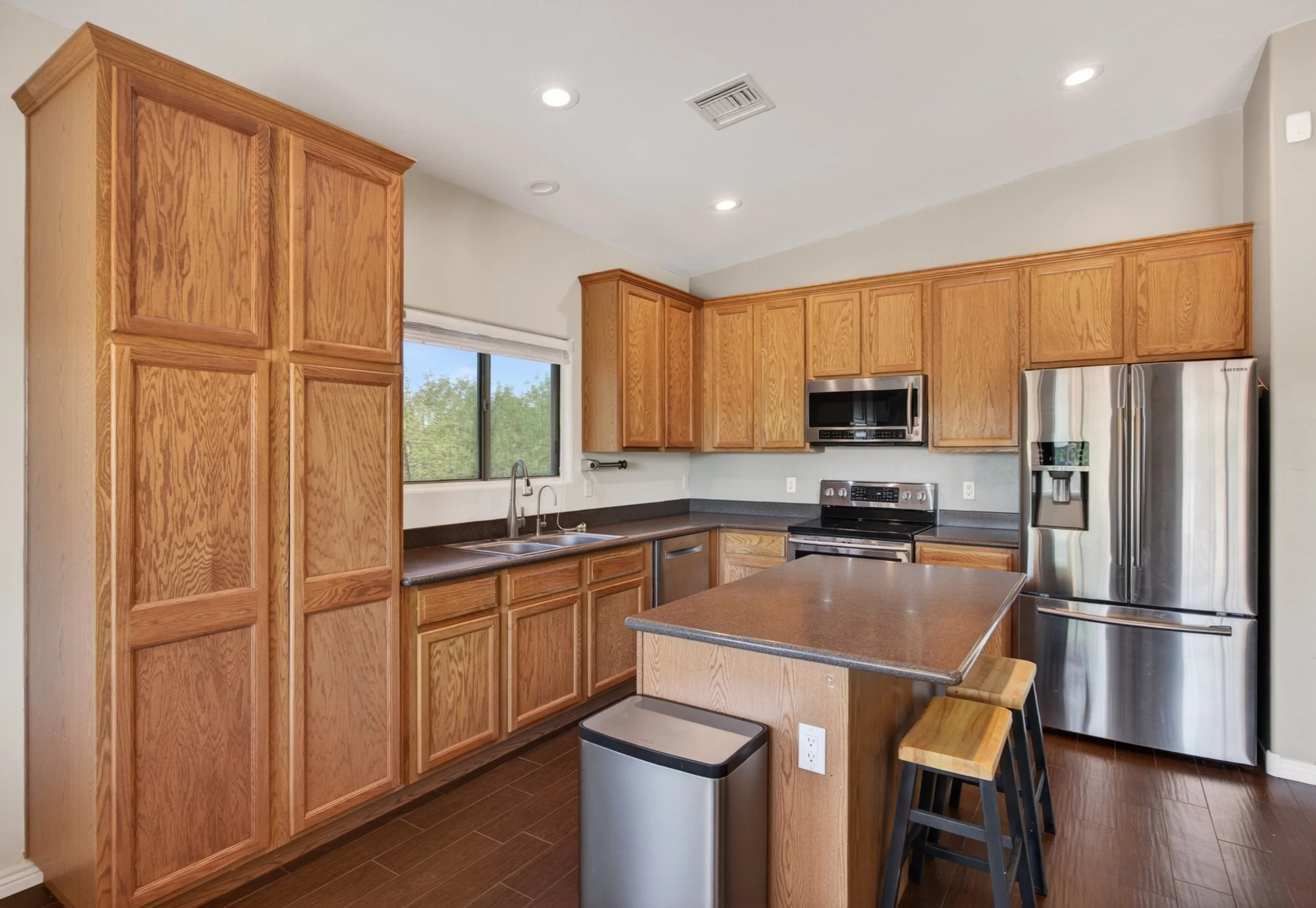 19 Kitchen photo d.jpg