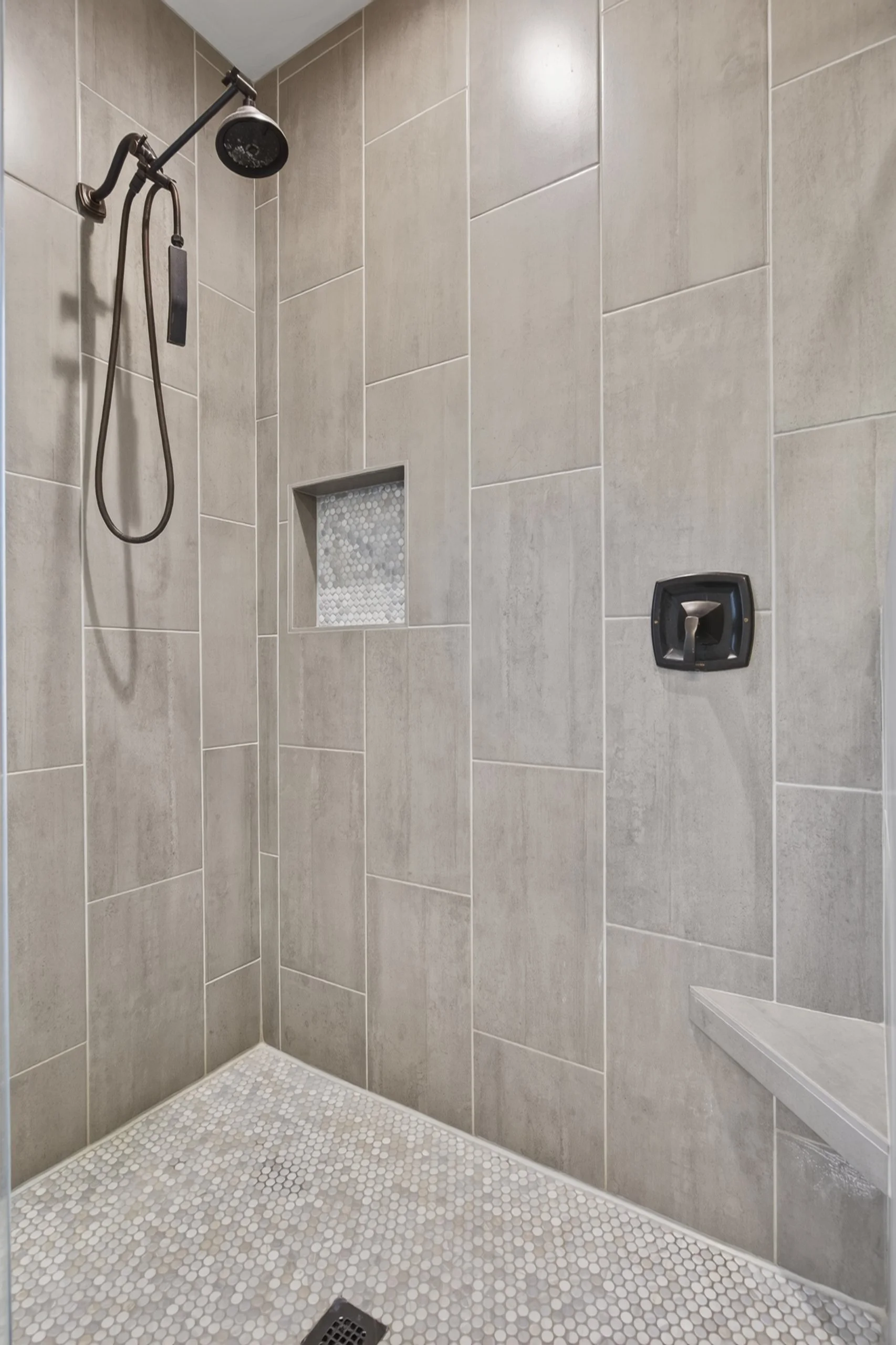 24 Main Bathroom photo b.jpg