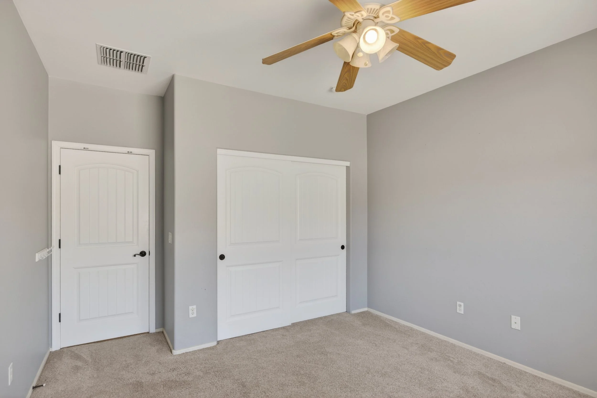 27 Bedroom 2. photo b.jpg