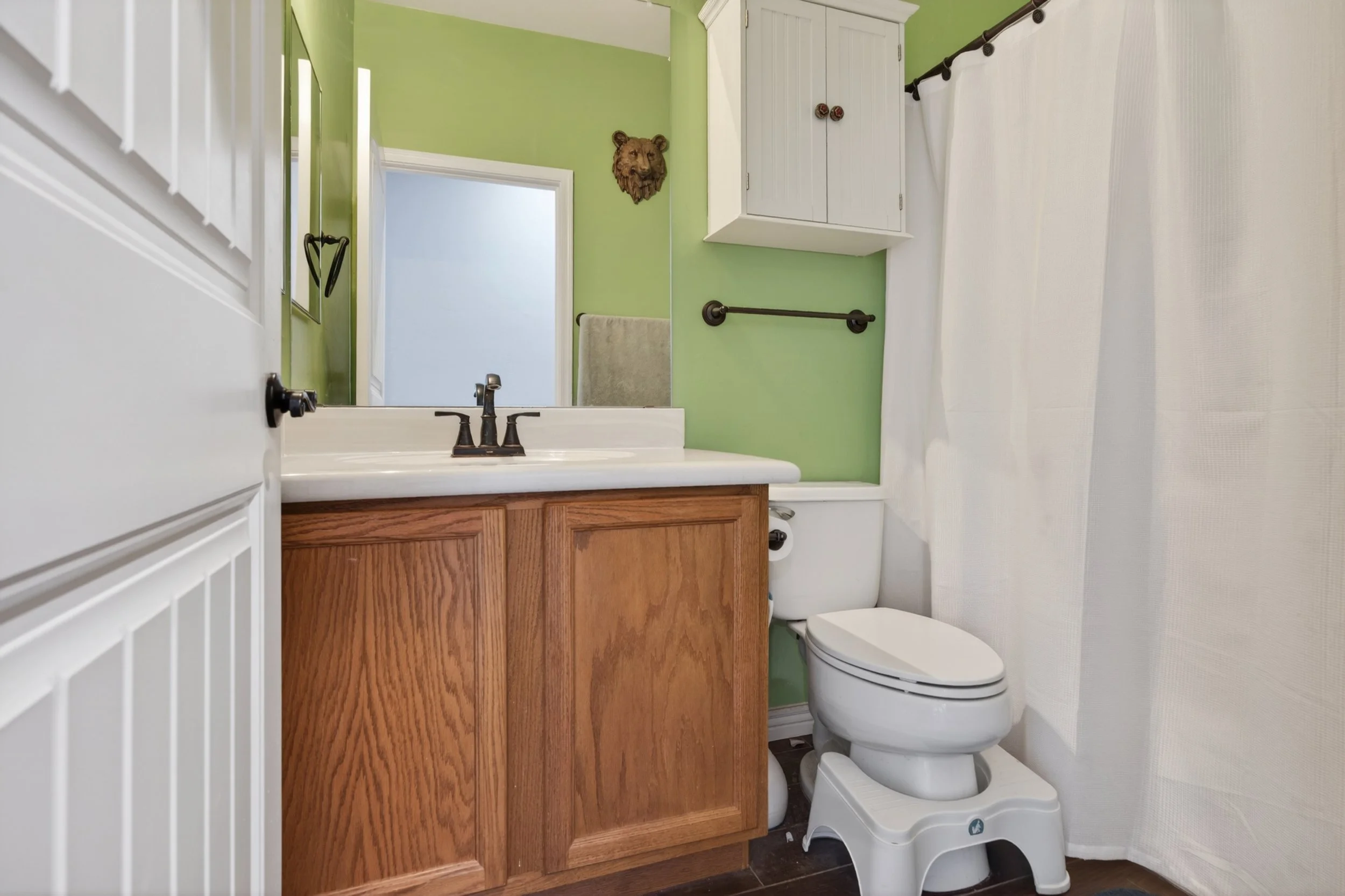 28 Bathroom.jpg
