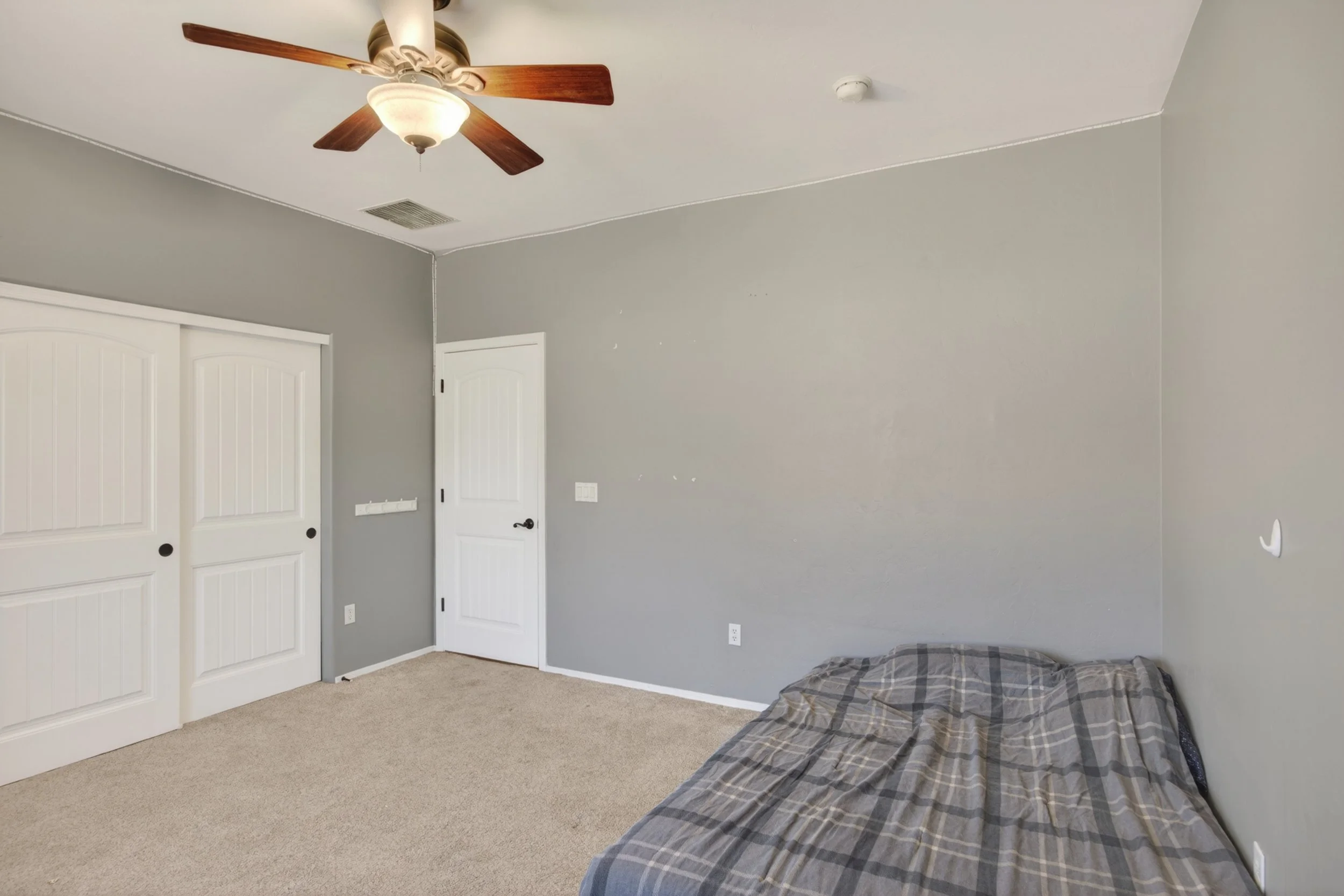 30 Bedroom 3 photo b.jpg