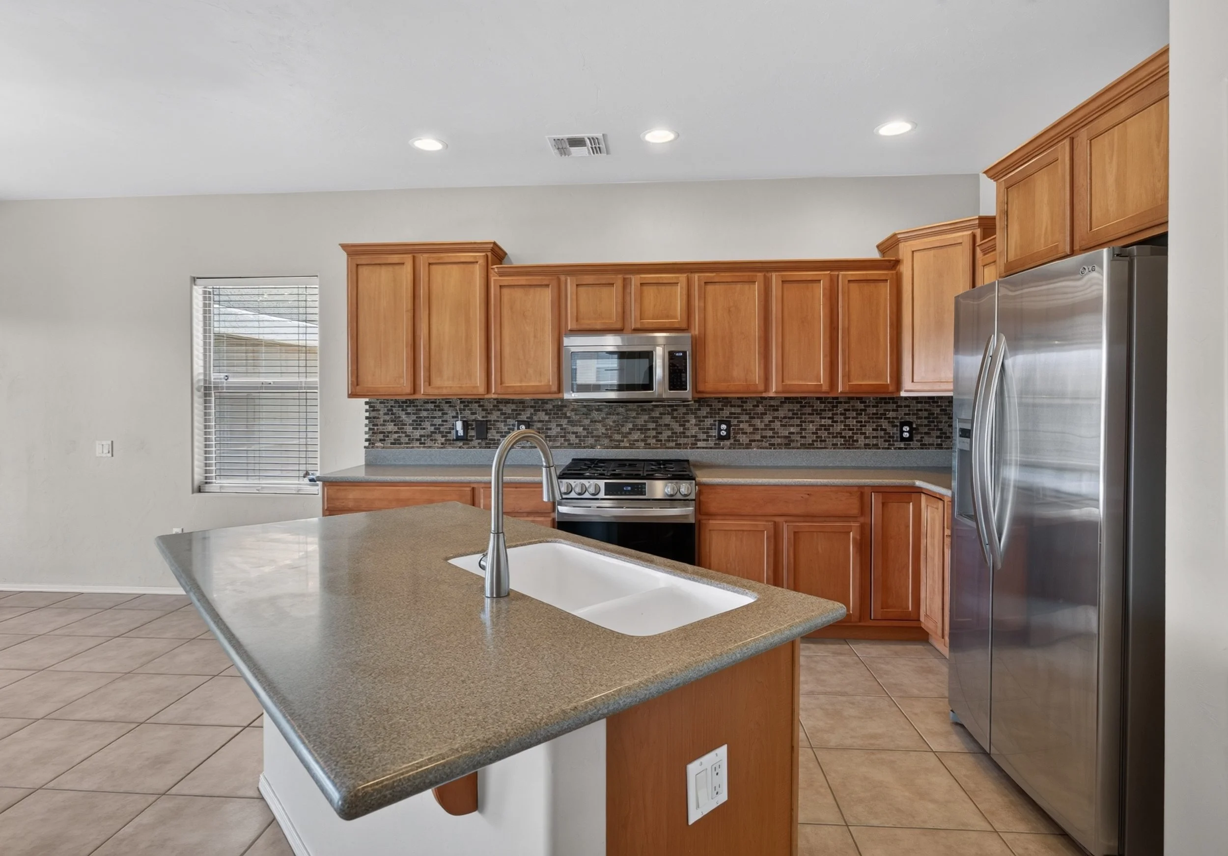 12 Kitchen photo b.jpg