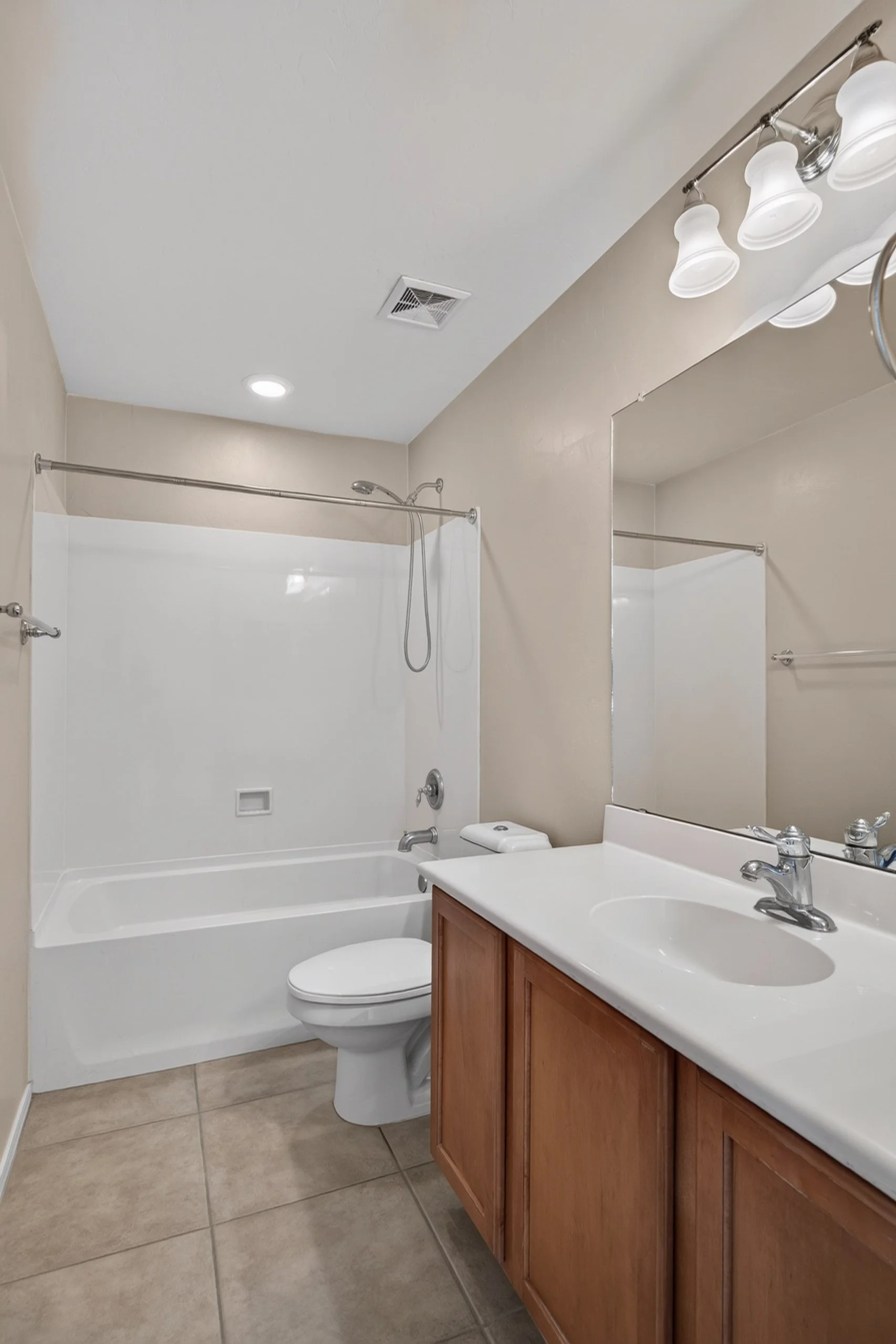 23 Bathroom 2.jpg