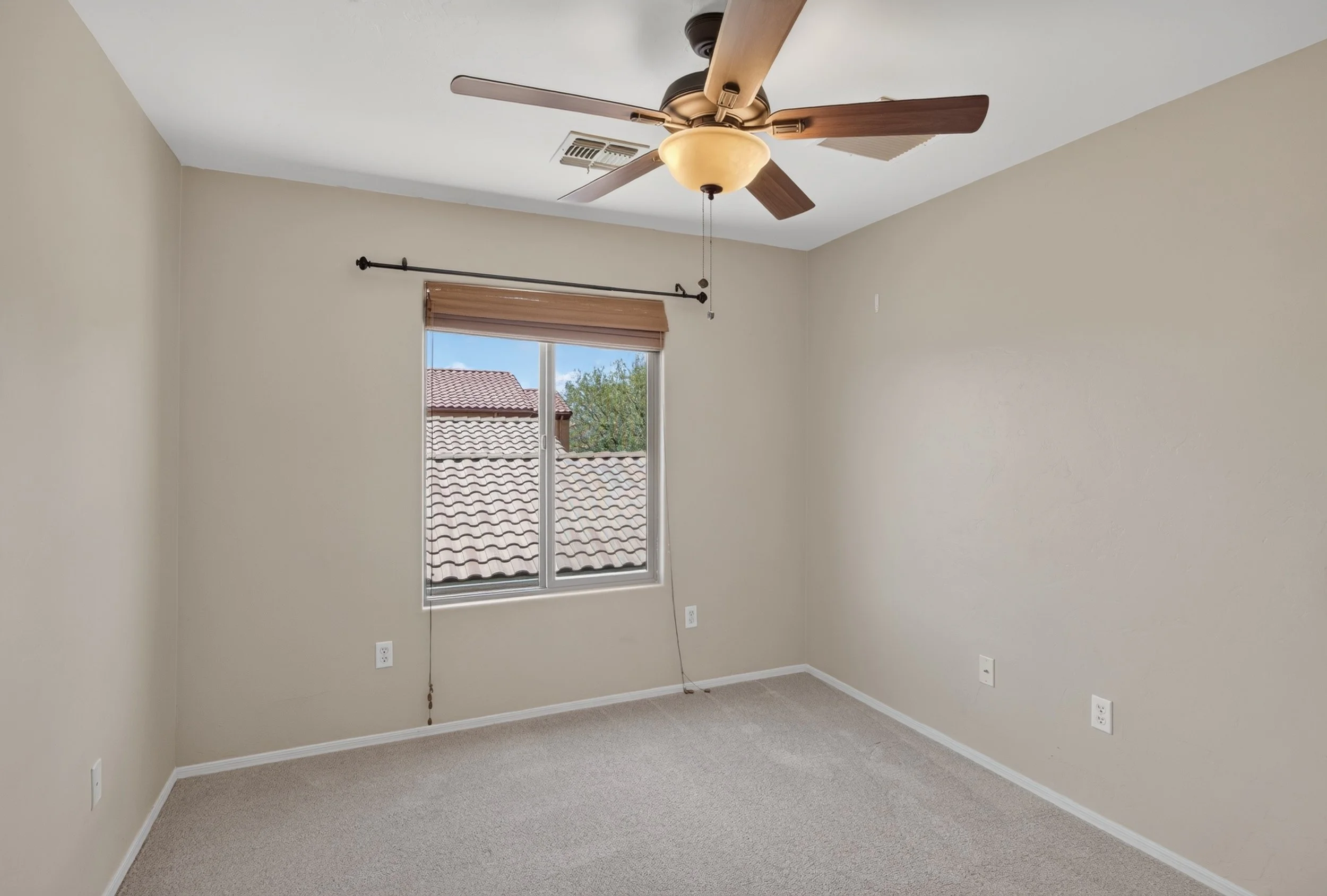 24 Bedroom 3 photo a.jpg