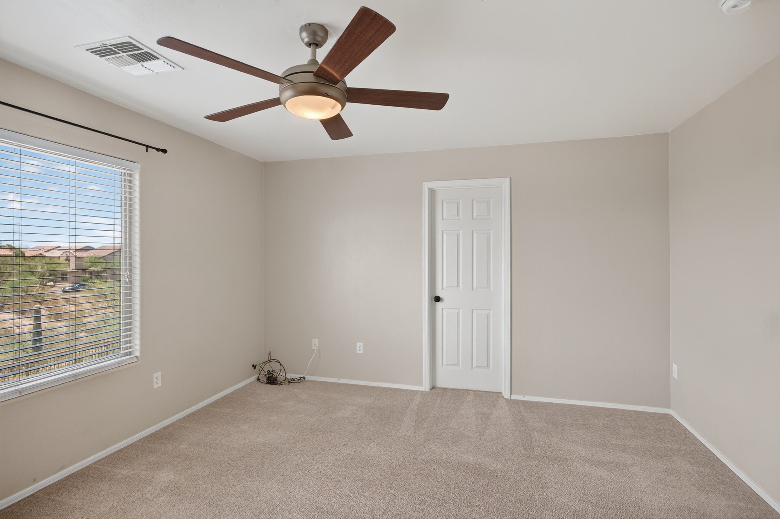27 Main Bedroom photo b.jpg