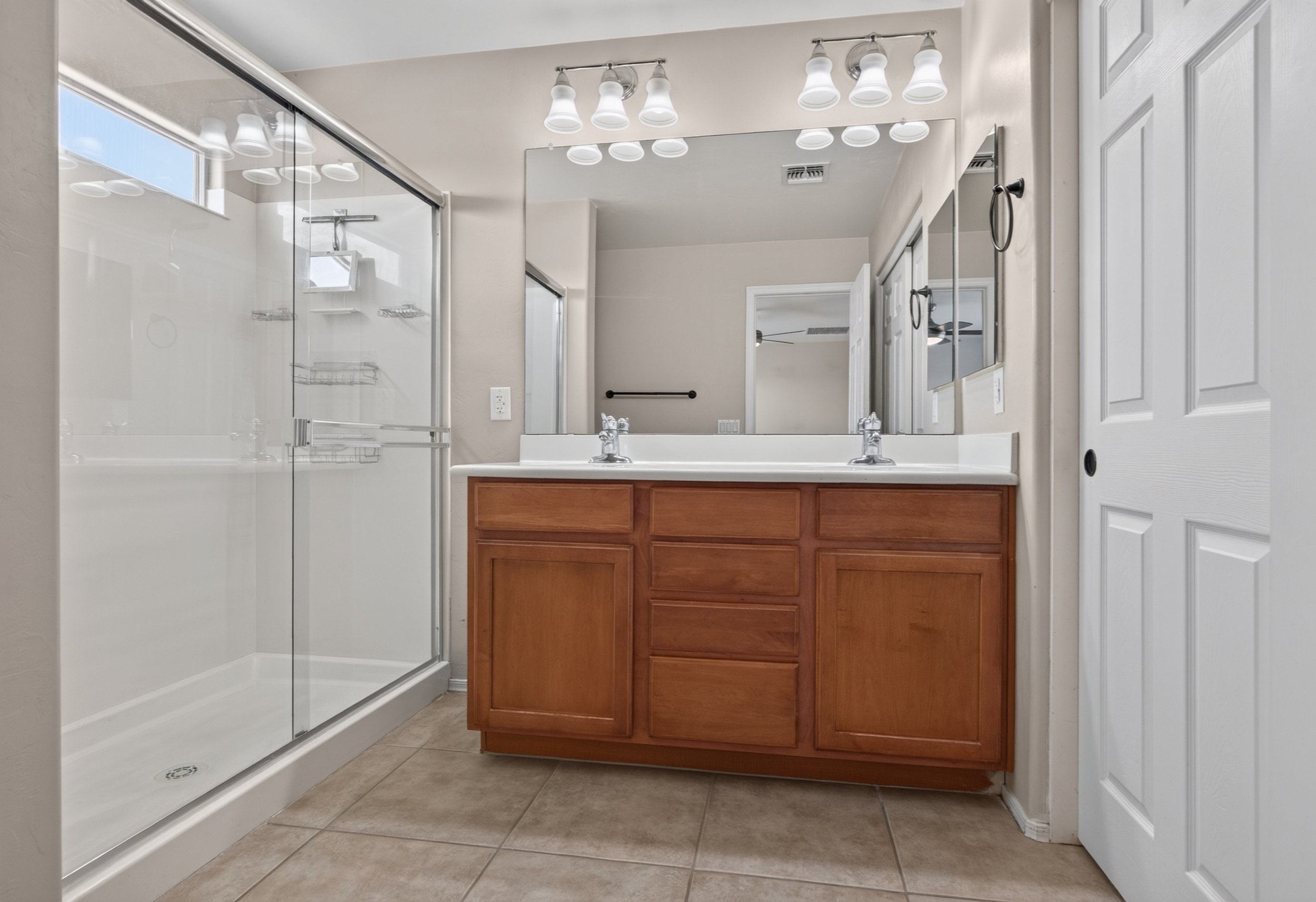 28 Main Bathroom.jpg