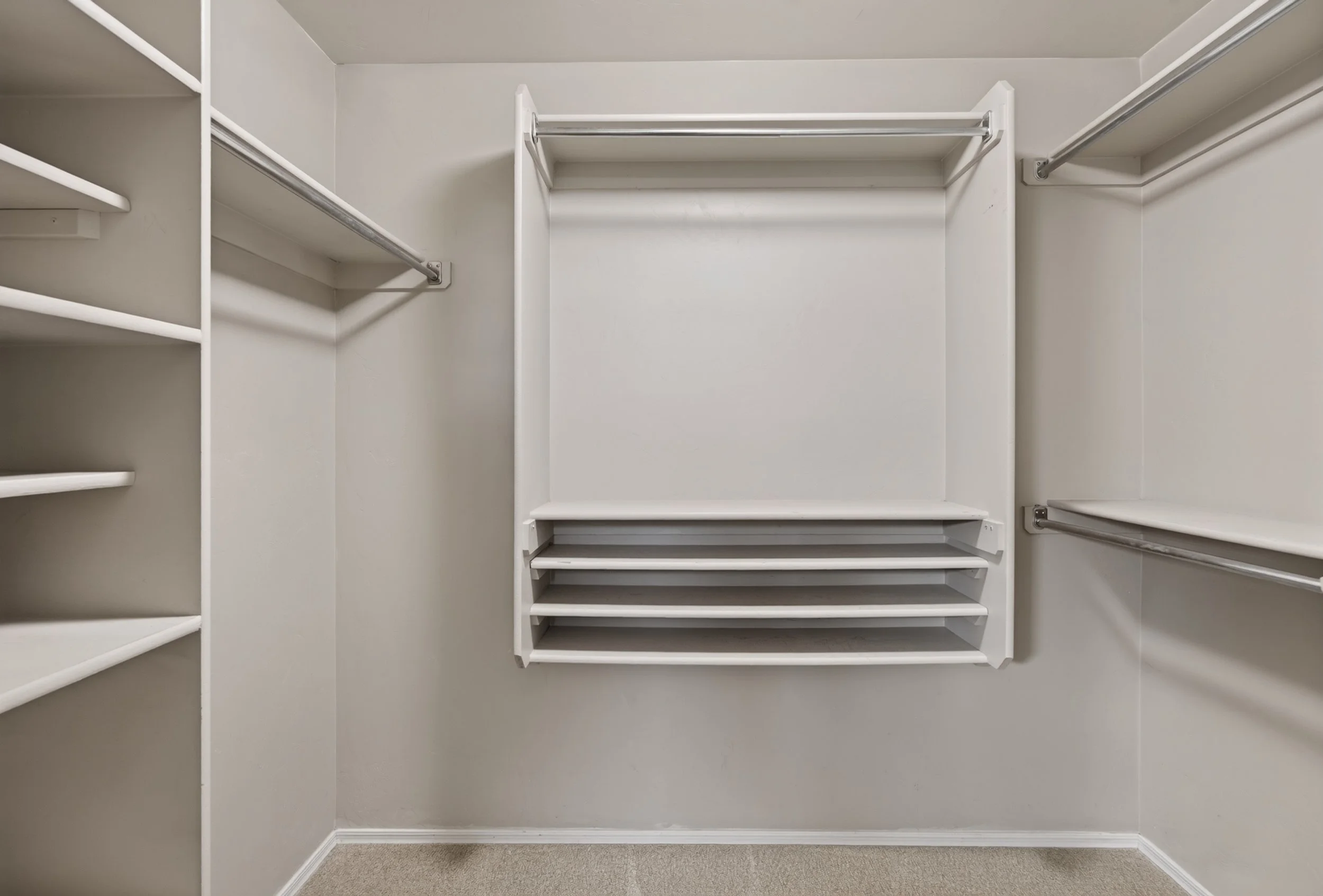 29 Main Bedroom Closet.jpg