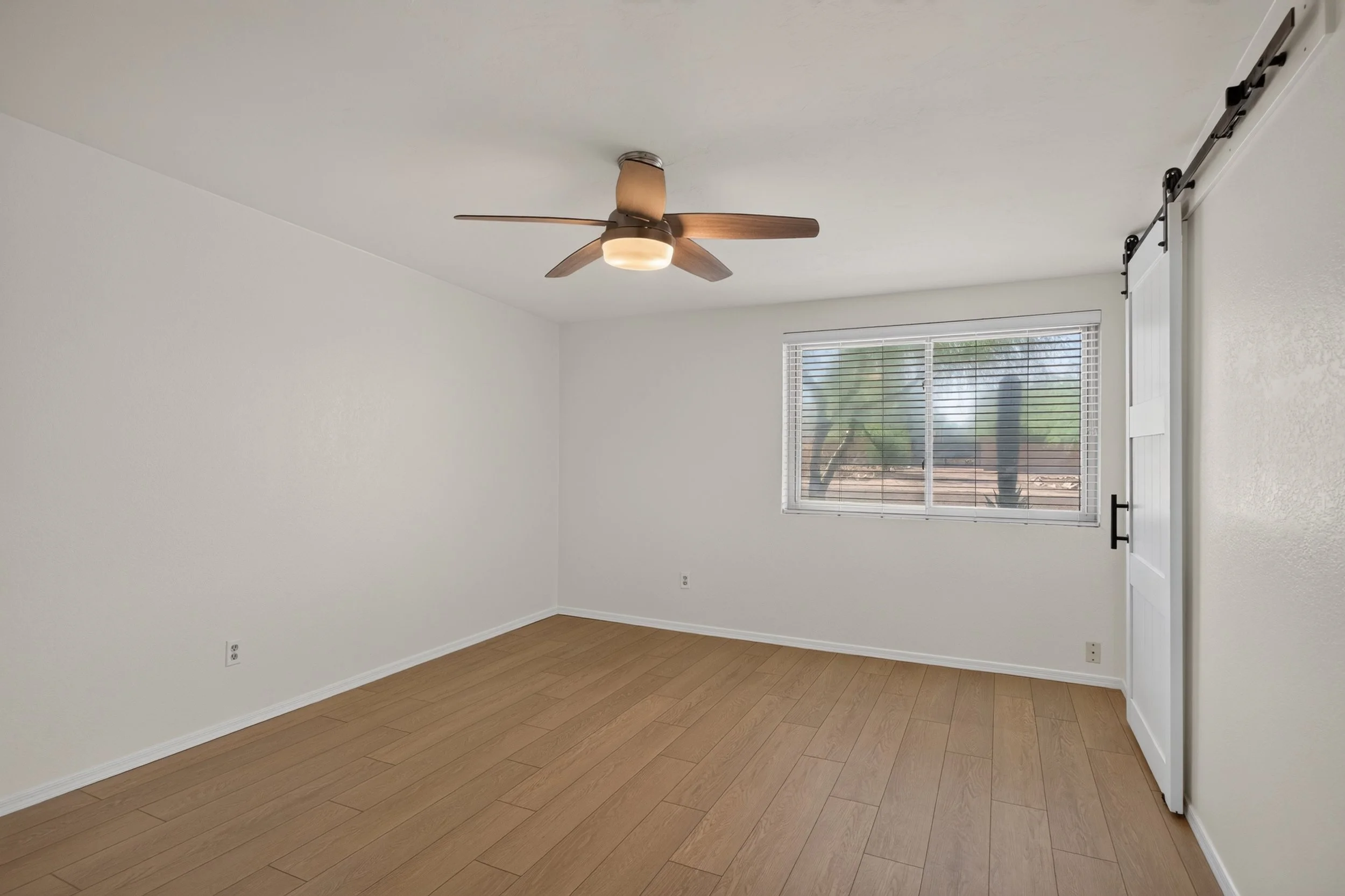 15 Main Bedroom photo a.jpg