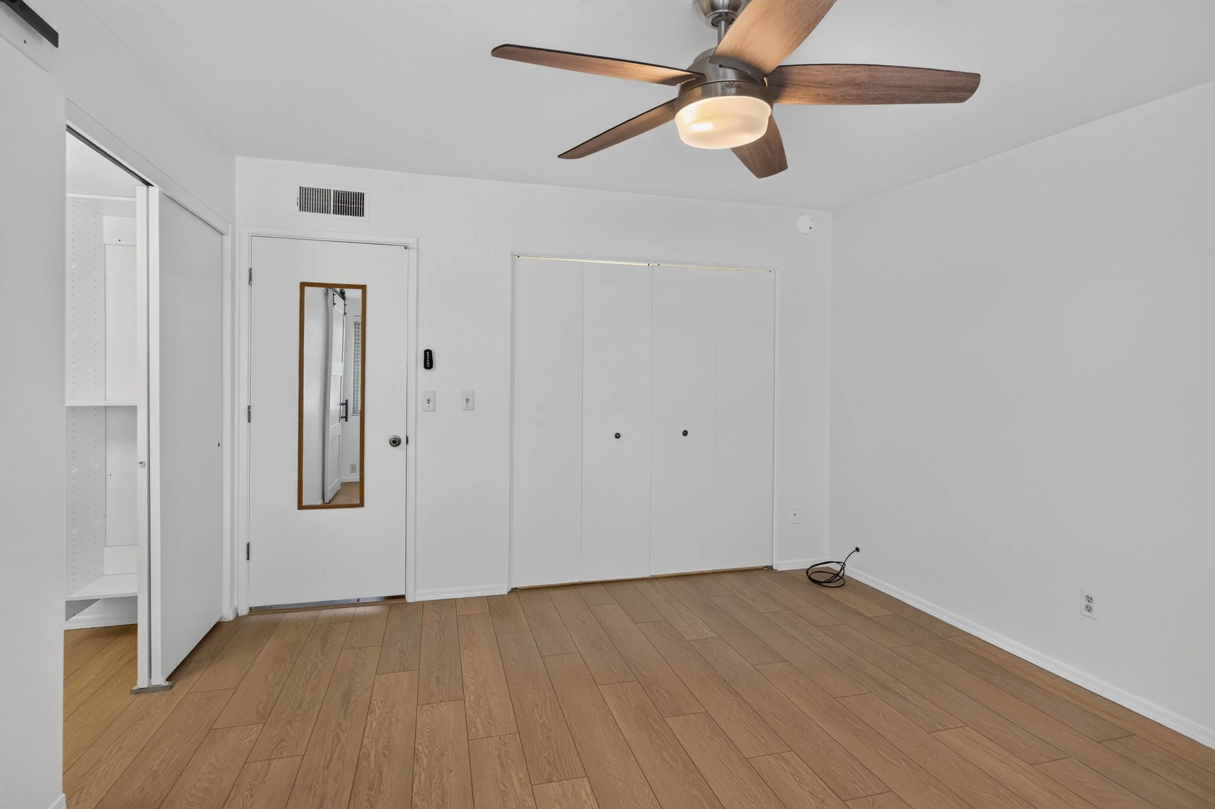 16 Main Bedroom photo b.jpg