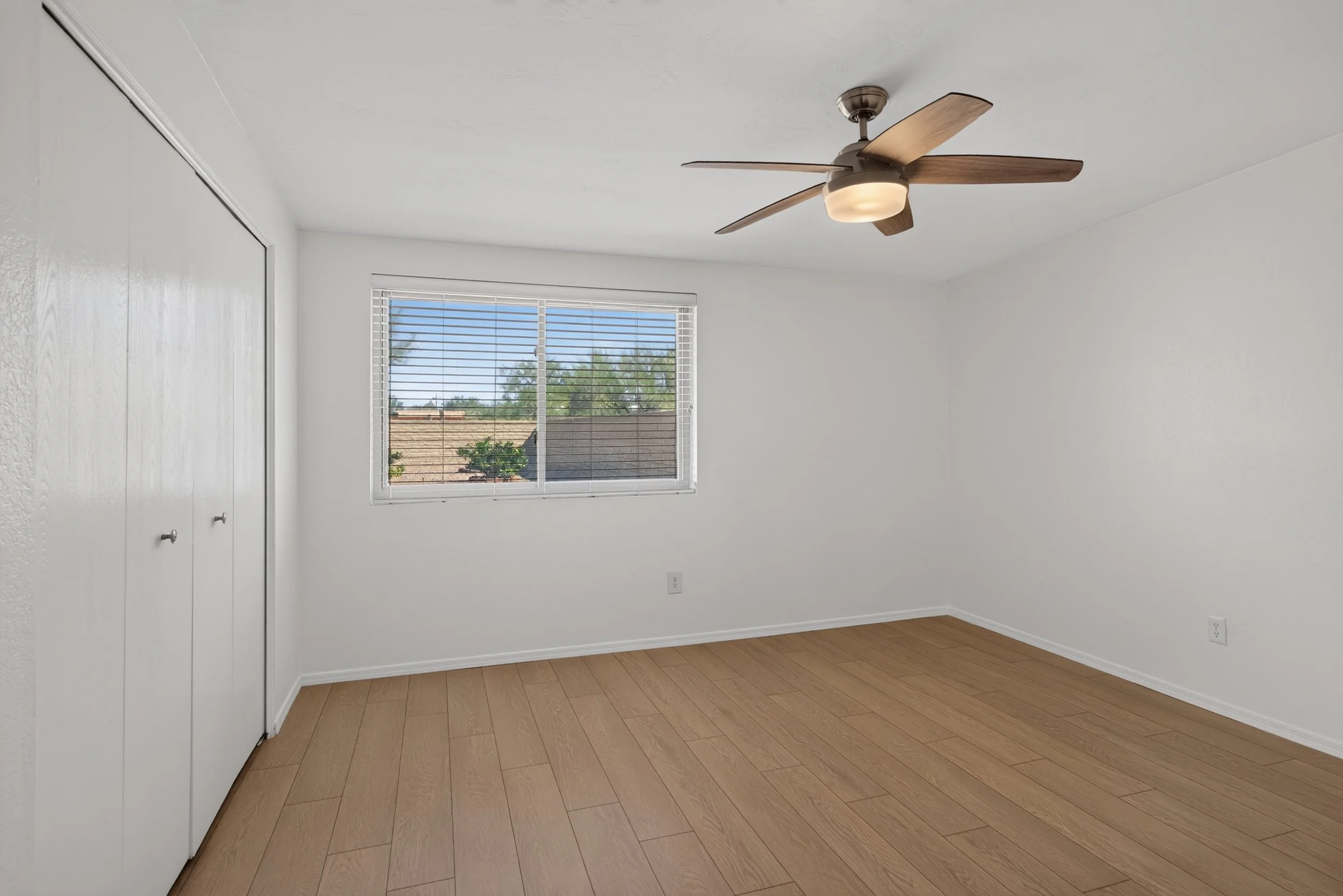 20 Bedroom 1 photo a.jpg