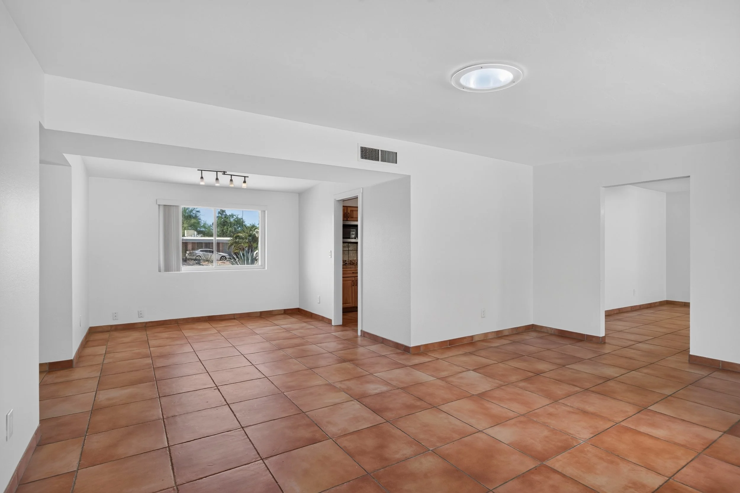 31 Living Room photo b.jpg
