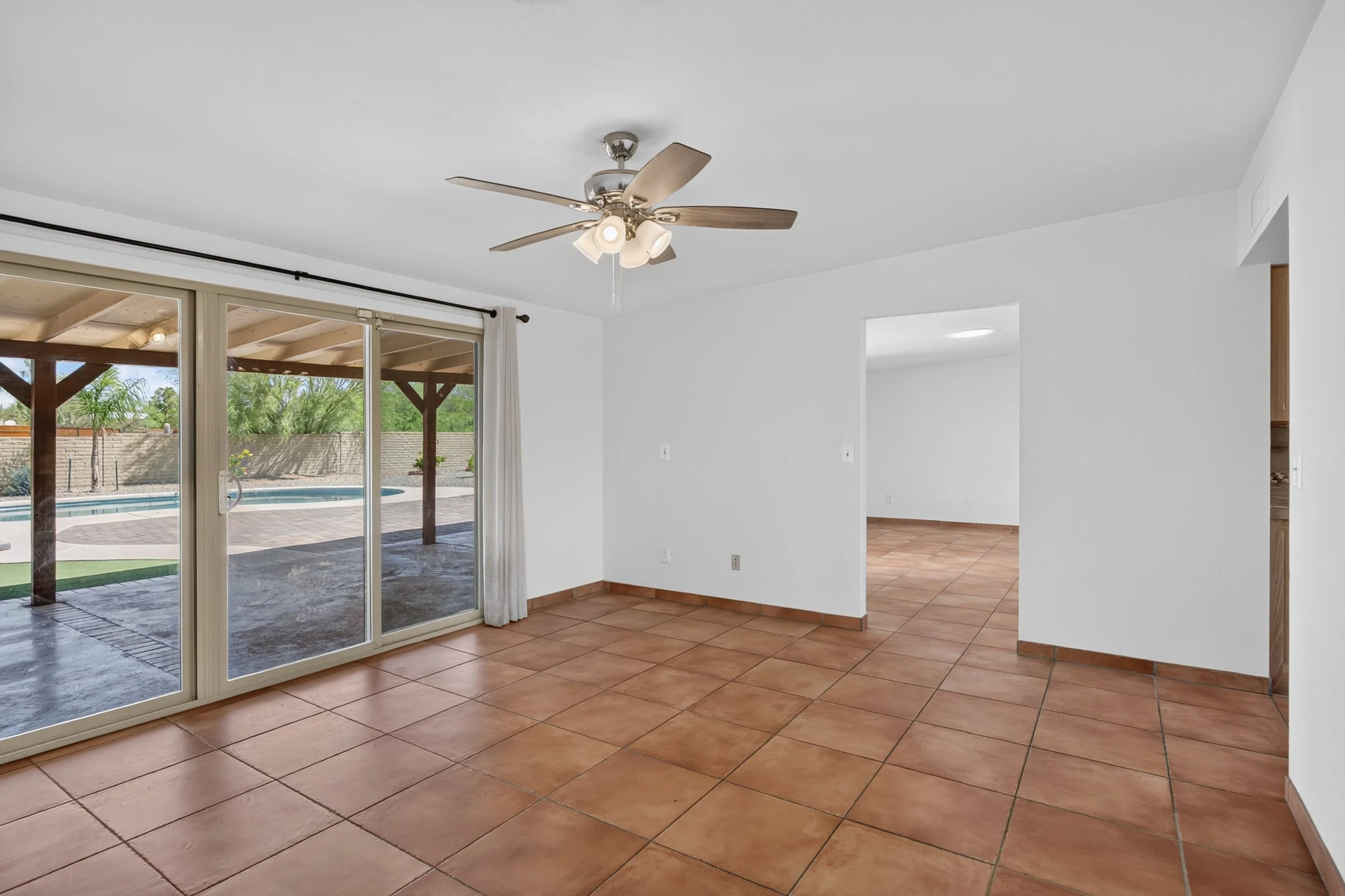 34 Family Room photo b.jpg