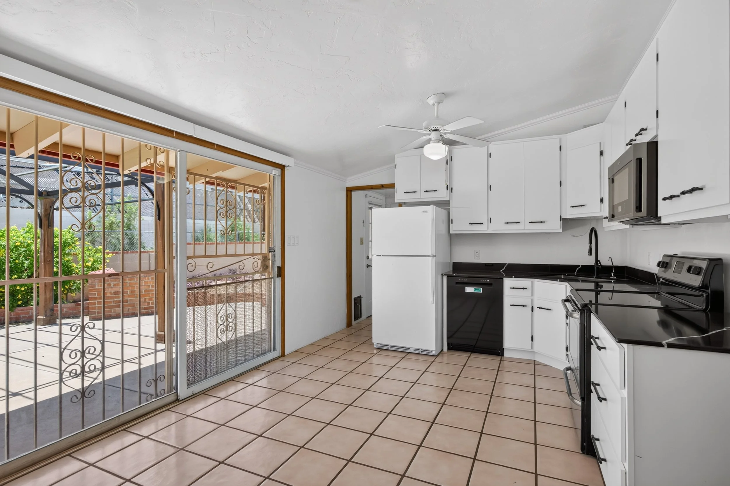 13 Kitchen photo a.jpg
