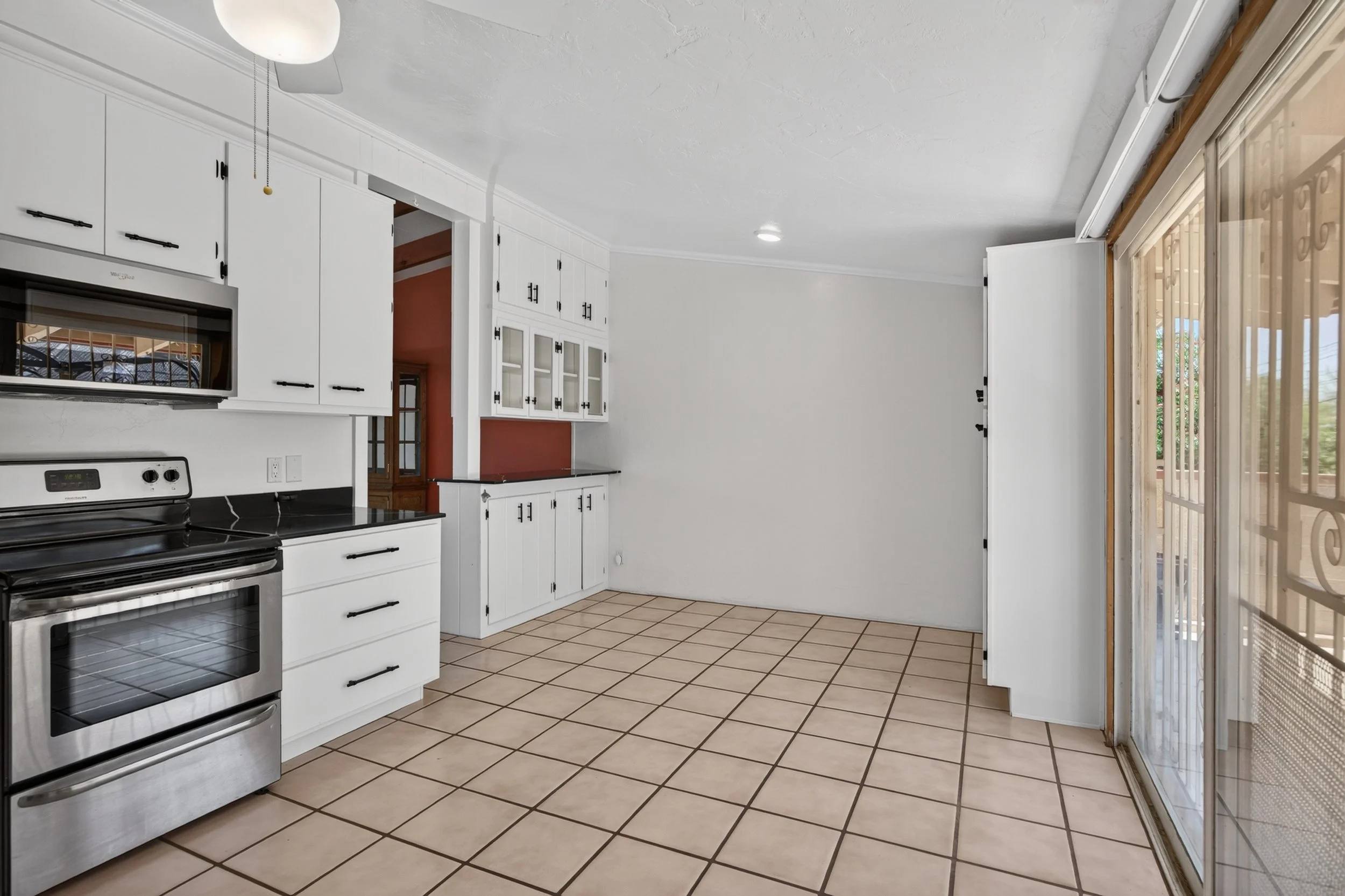 14 Kitchen photo b.jpg