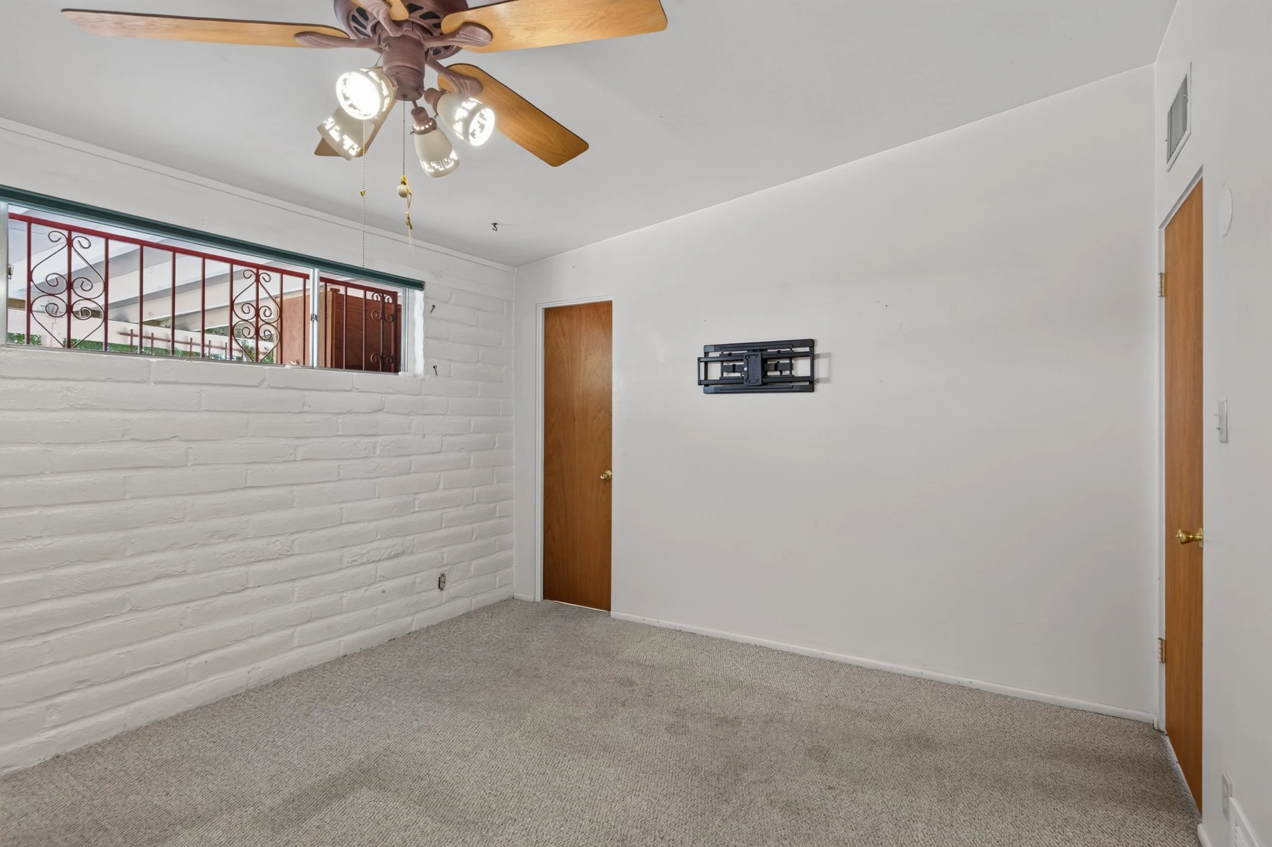 20 Bedroom 1 photo .jpg