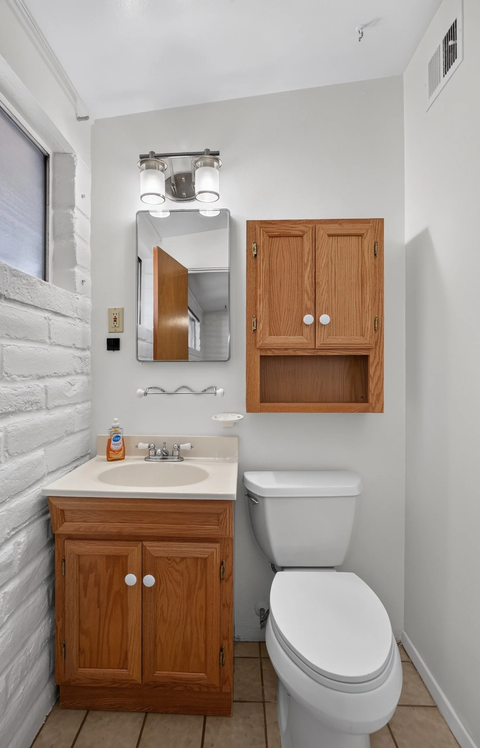 21 Bathroom 2.jpg