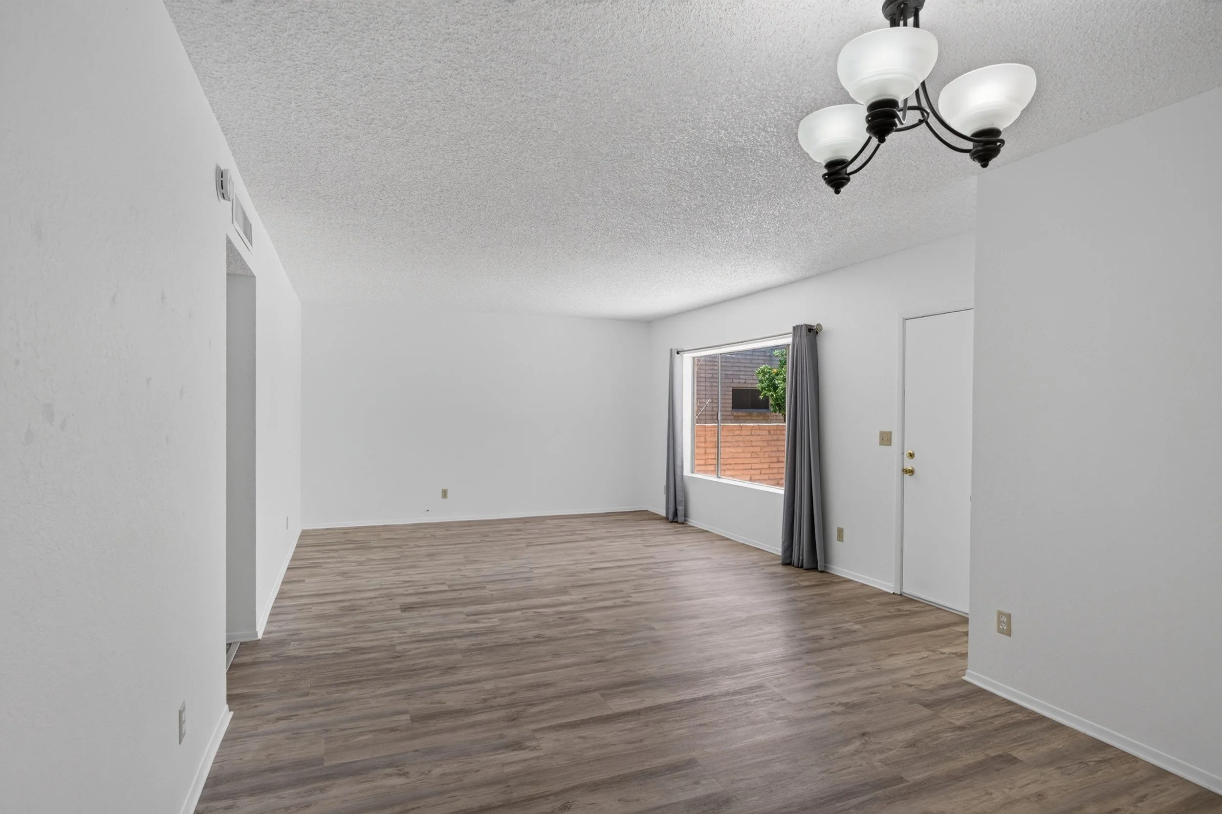 13 Living Room photo d.jpg