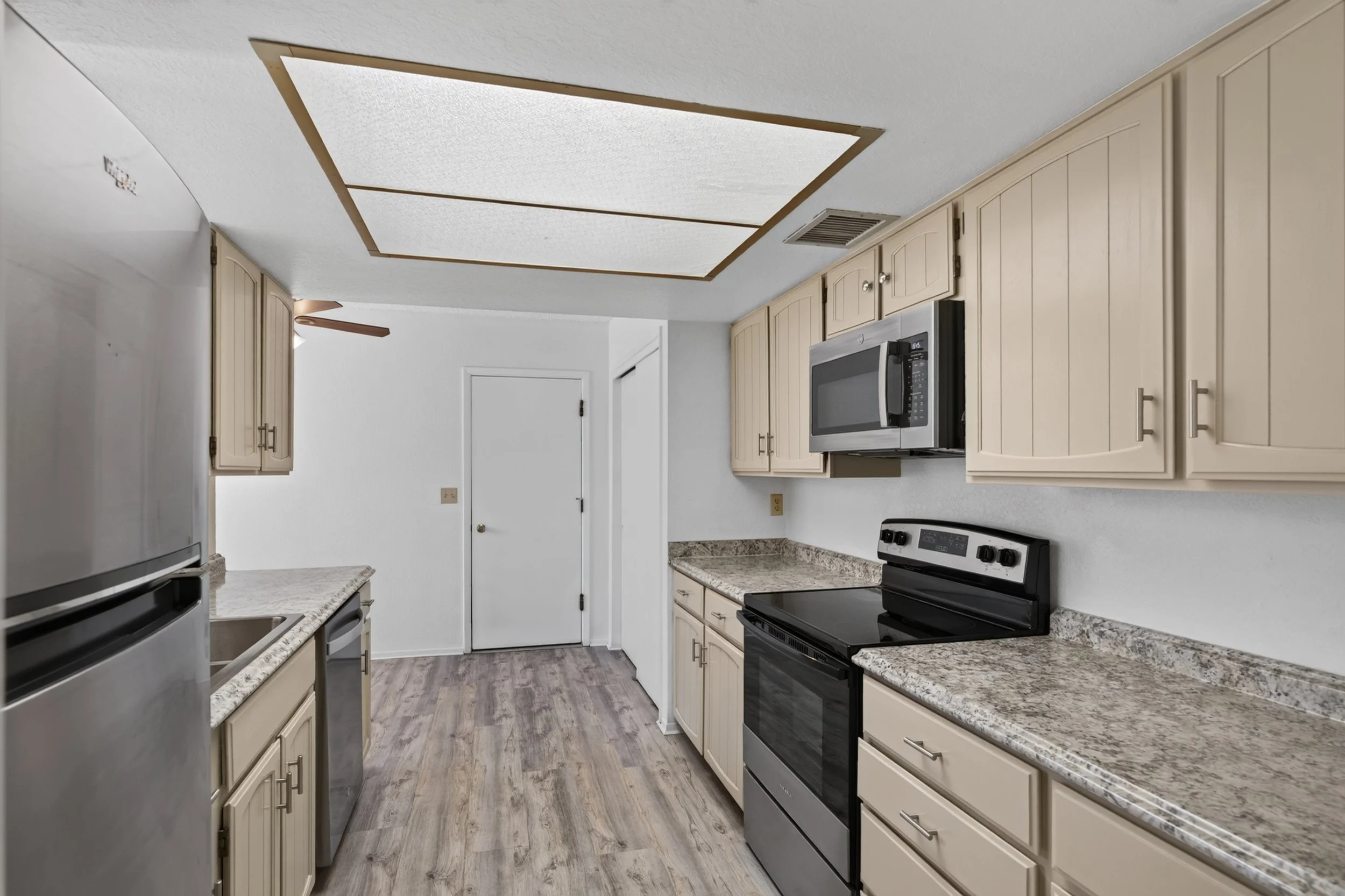 14 Kitchen photo a.jpg